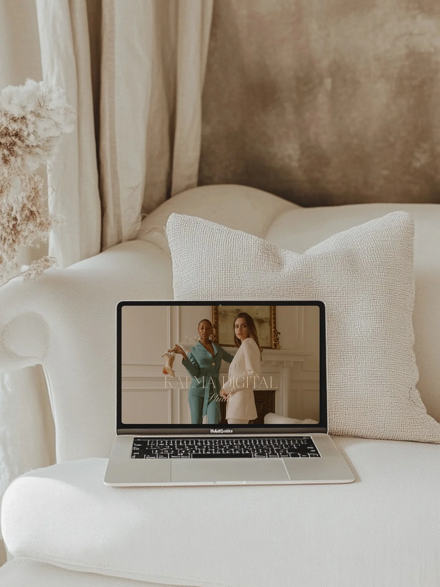No somos una Agencia de Marketing m&aacute;s. Somos un Estudio Boutique para negocios en crecimiento, que quieren continuar con su sue&ntilde;o, su prop&oacute;sito y su legado 🤍

Trabajamos con un n&uacute;mero limitado de clientes cada mes, porque