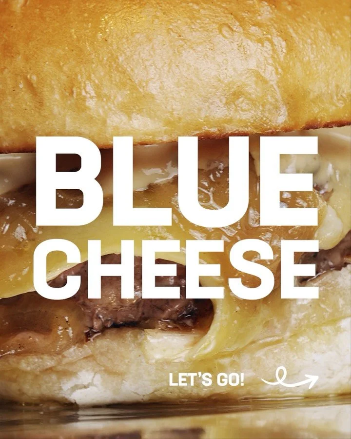 Grindhouse Blue Cheese Burger.
Mild. Buttrig. Umami.
Neu. 10 Stunden karamellisierte Zwiebeln.
We can&rsquo;t get enough.
Unser Special Cheeseburger in Berlin.
Bei uns im Restaurant im Prenzlauer Berg.