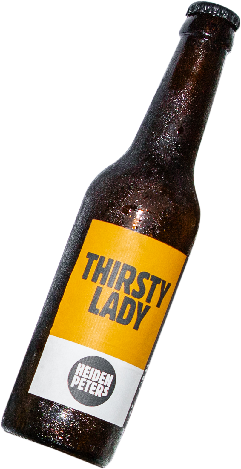 Eine dunkle Bierflasche mit einem orangefarbenen Etikett, auf dem steht "Thirsty Lady" und ein weißer Bereich mit dem Logo "Heiden Peters".