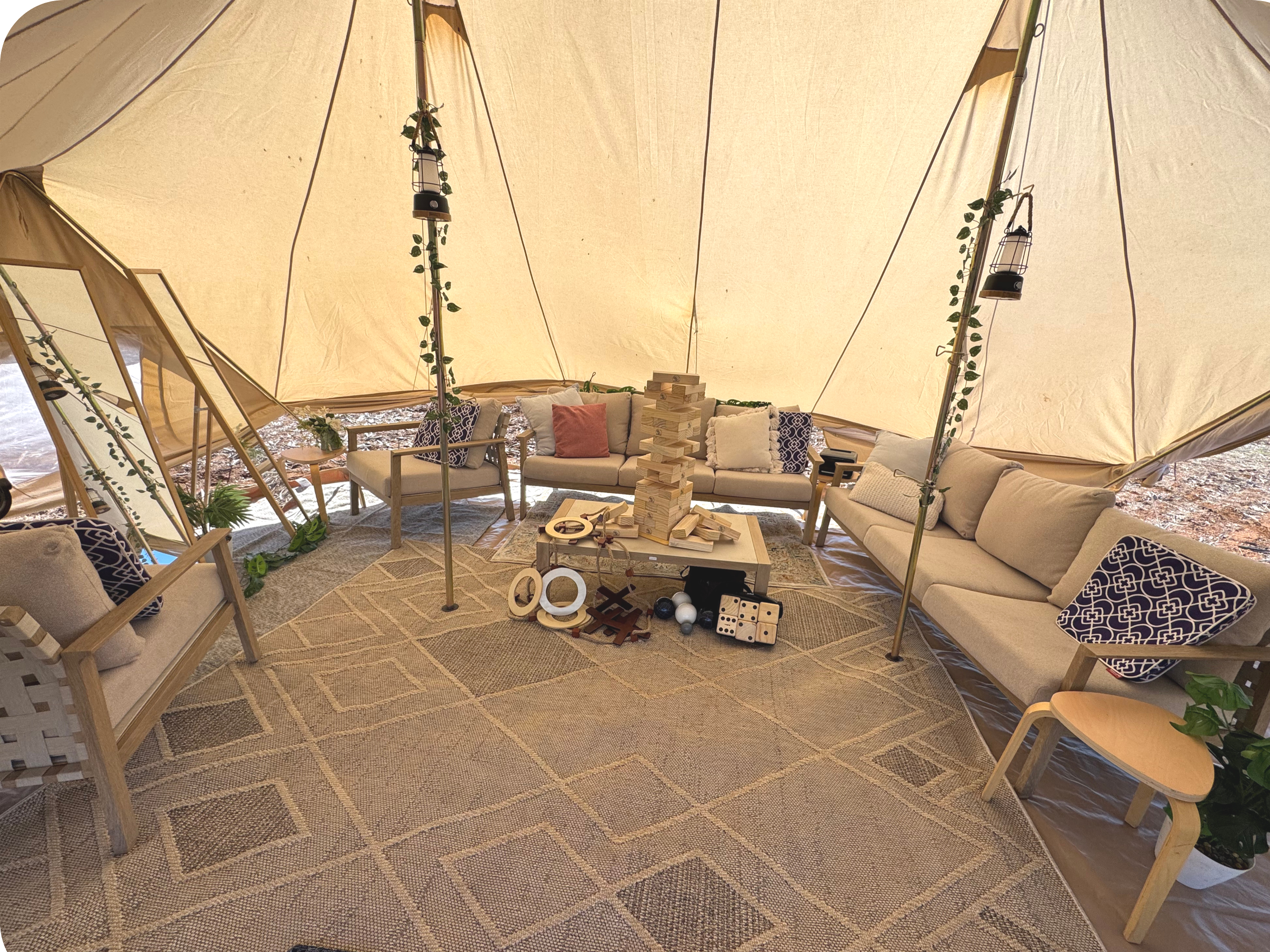 Our Lounging tent set up with stylish couches, stand up mirros, lawn games and power station for your guests to enjoy. 
