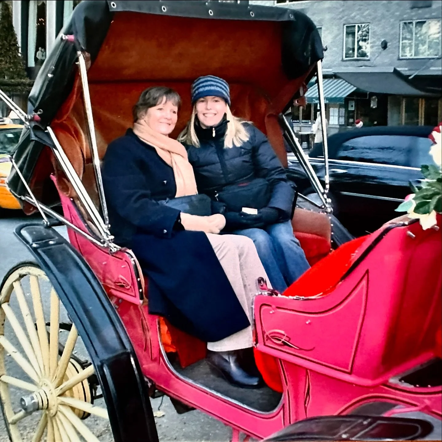 📍New York at Christmas 🎄 

There&rsquo;s no better time to visit New York than Christmas! So much to see and do to get in the festive spirit. We went at the end of November, and it was pure magic. Highly recommend a helicopter ride for unbeatable v