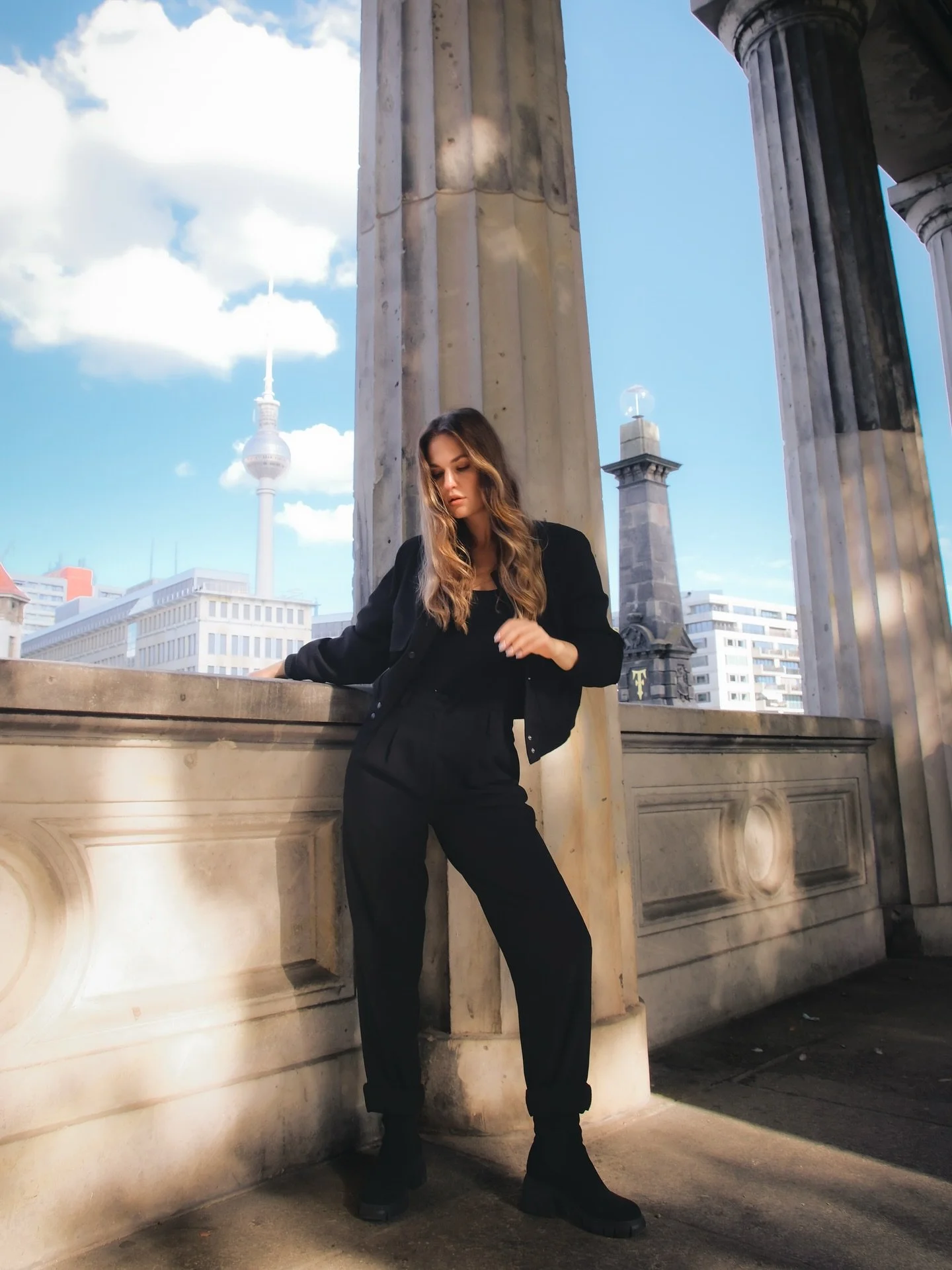 The first pictures from my shoot with @lightprojection88 

Really enjoyed our shoot together and just letting the architecture around #altenationalgalerieberlin inspire us.

What do you think?

#model #photoshoot #editorialmodel #editorialshoot #berl