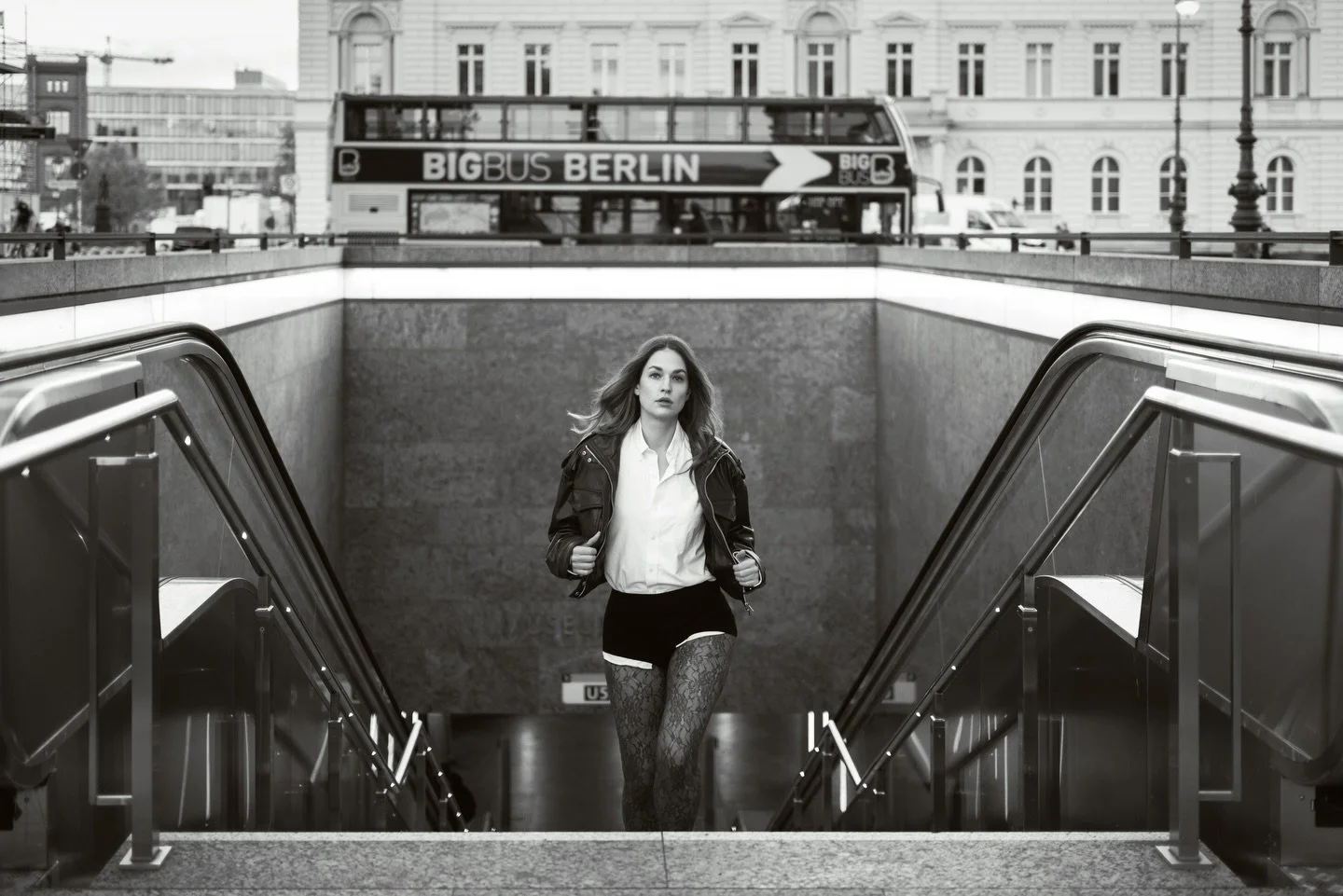 Life is just a bunch of black and white moments with a sprinkle of the most beautiful colors every now and then. 

#photoshoot #model #editorial #actress #berlin