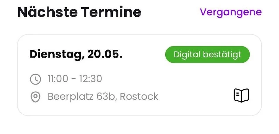 Terminankündigung für Dienstag, den 20.05., von 11:00 bis 12:30 Uhr am Beerplatz 63b in Rostock, digital bestätigt, mit Symbol für eine Uhr, Ortsangabe und ein Buch.