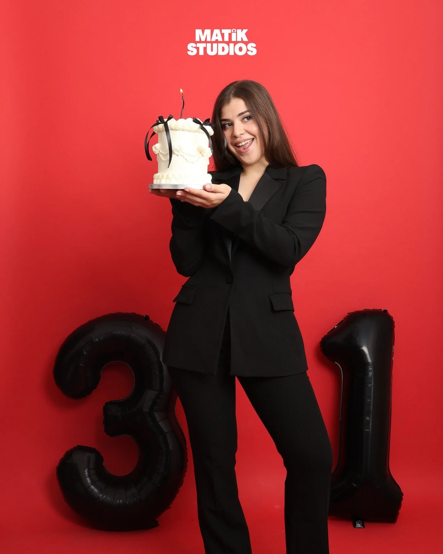 [ESP] 📸 &ldquo;Las velas del pastel se apagan, pero las fotos duran para siempre.&rdquo;

&iexcl;Celebra tu cumplea&ntilde;os con una sesi&oacute;n de fotos en Matik Studios! Tenemos decoraciones y props de cumplea&ntilde;os listos para ti, pero tam