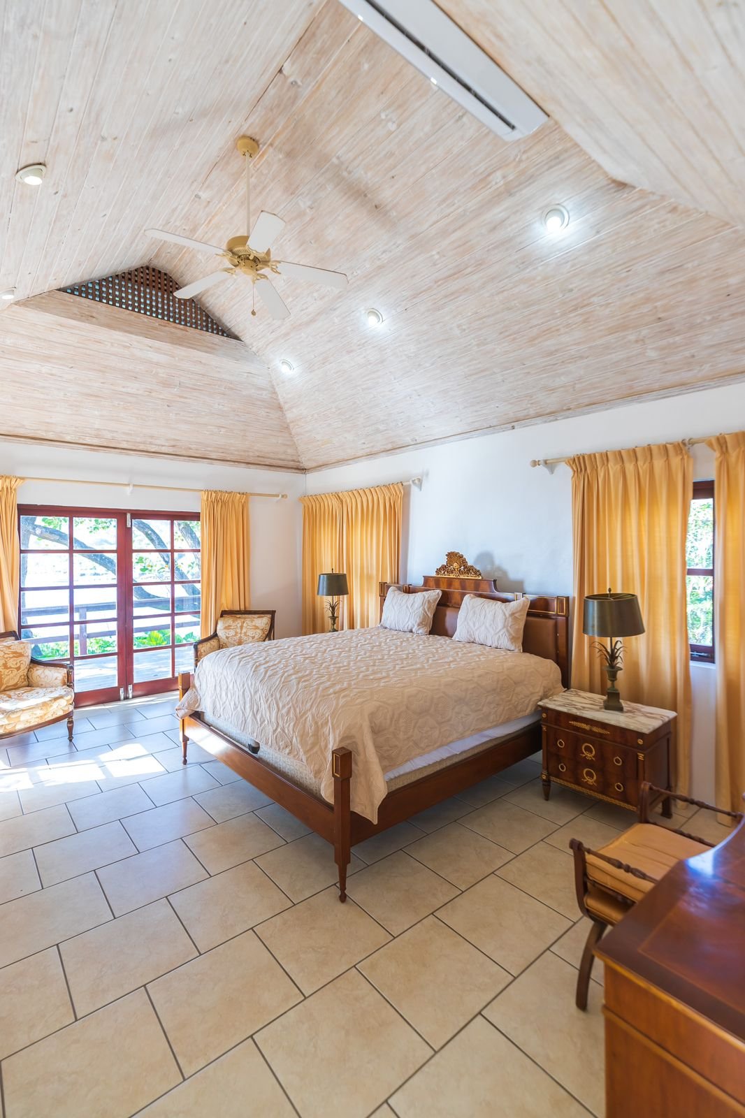 Master bedroom.jpg