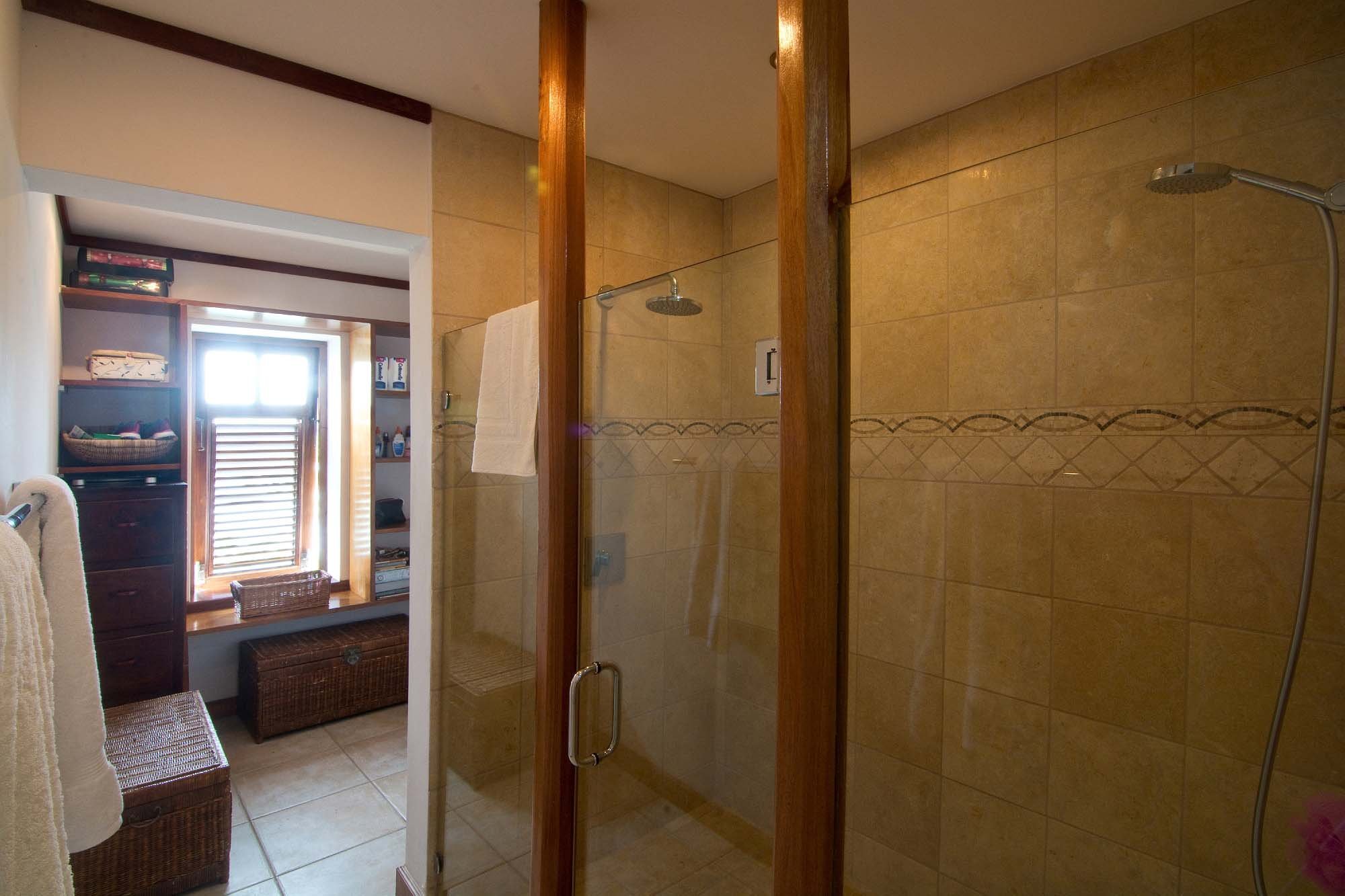 Main House bathroom 1