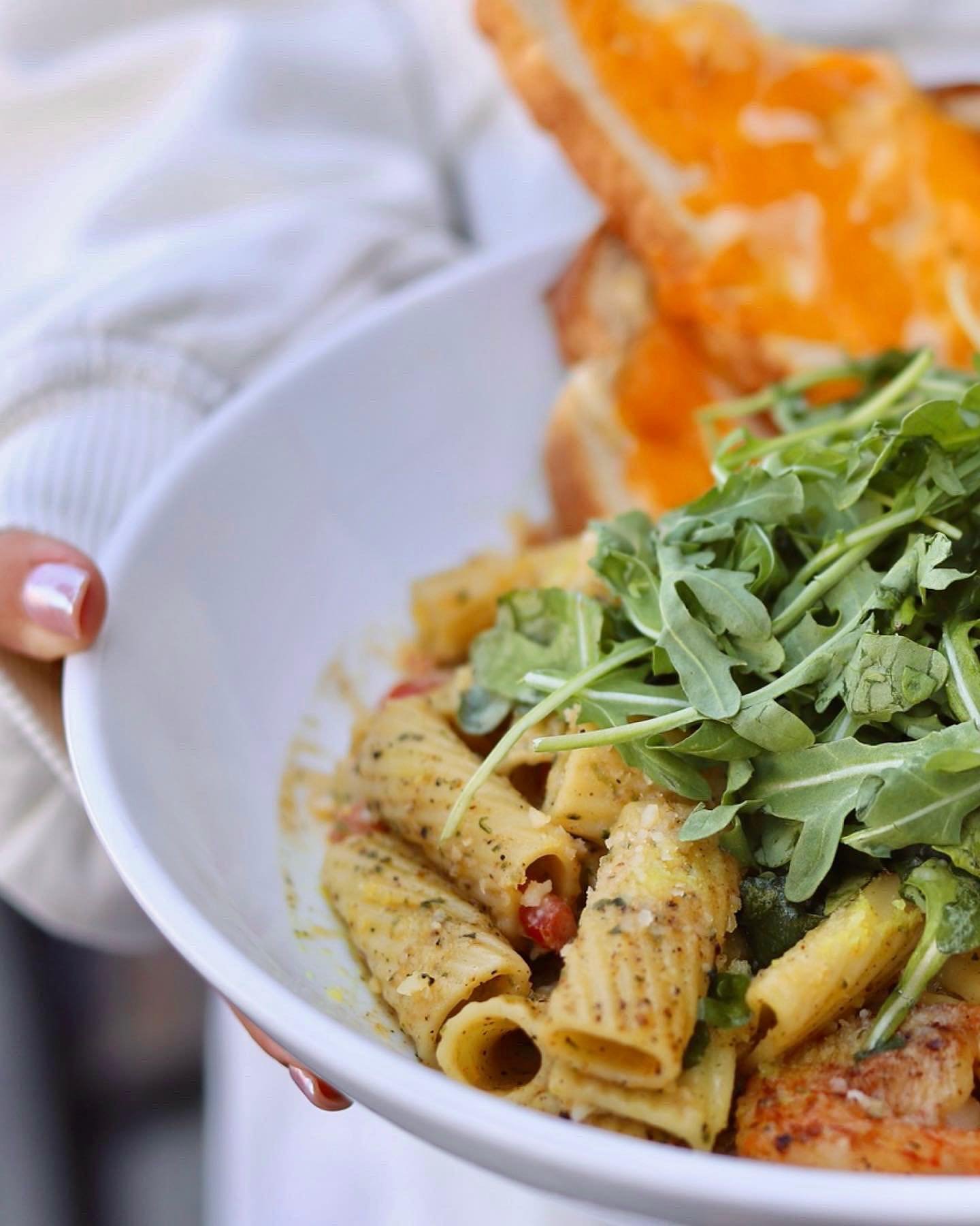 Shrimply the best lunch spot in Knoxville (or at least that&rsquo;s what we&rsquo;ve heard.) It&rsquo;s time to Balter! Featuring our Shrimp Rigatoni.🍤 🌱

Pesto cream sauce, parmesan cheese, arugula, lemon oil, confusion seasoning.