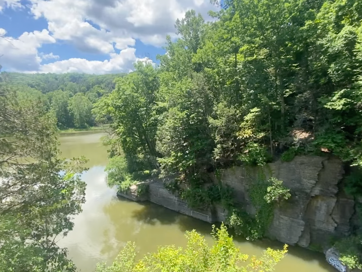 A dam surrounded by 2 large cliffs.