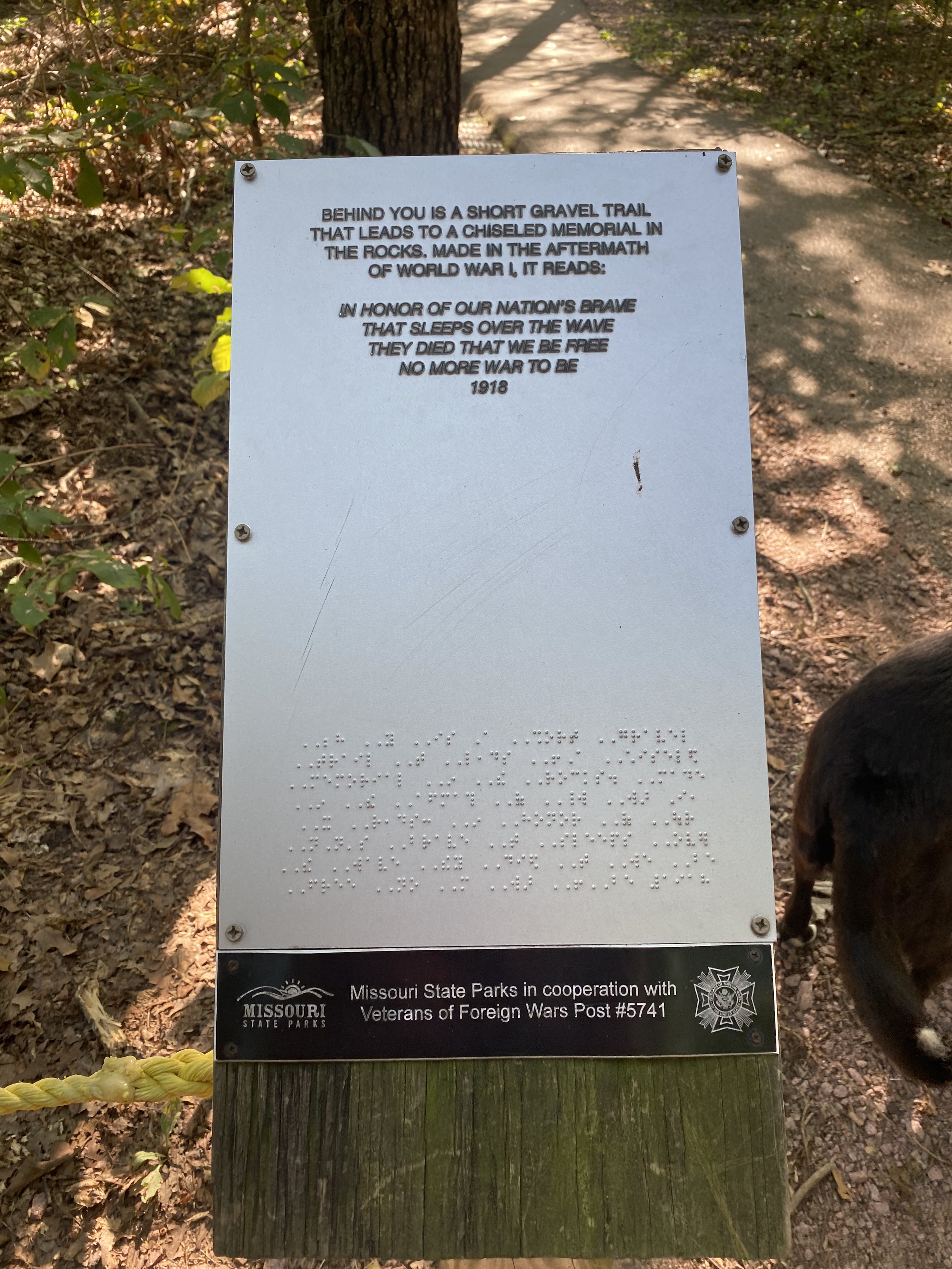A sign in braille honoring those who died in World War 1.