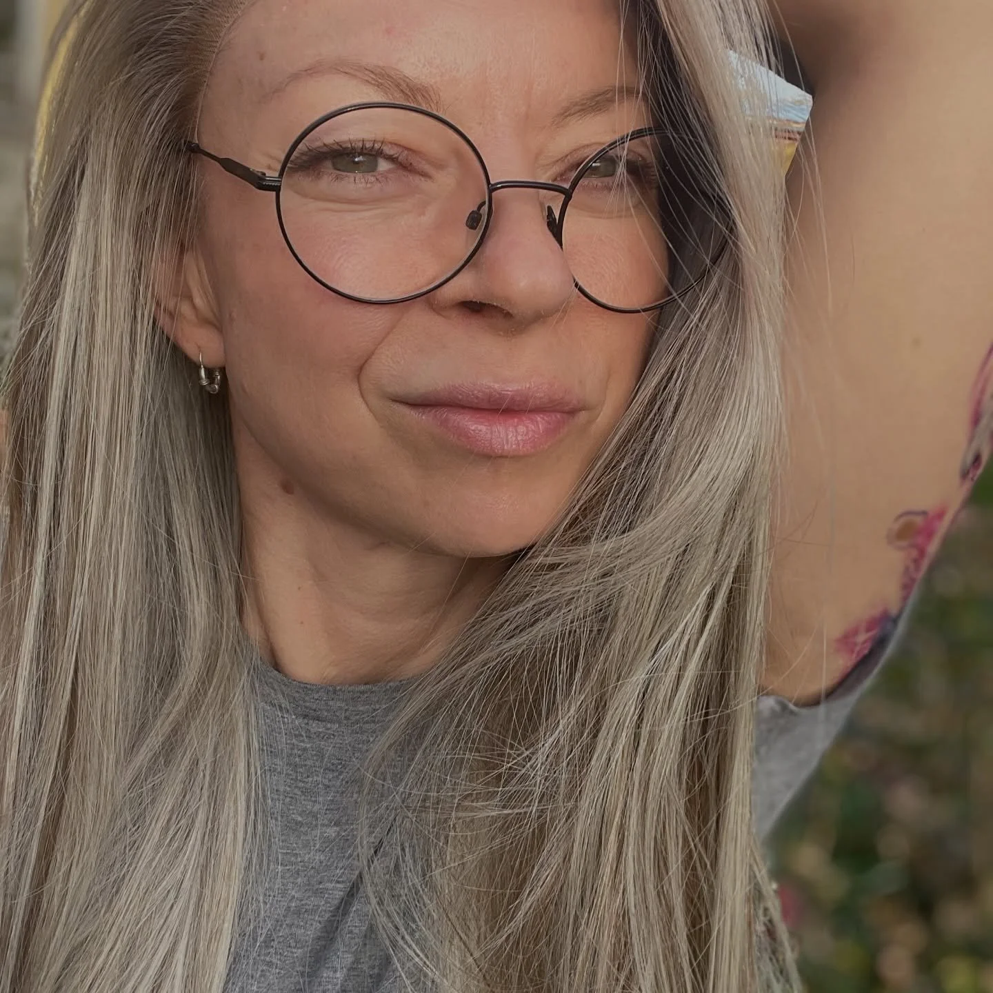 Jeg troede f&oslash;rst jeg var rigtig, n&aring;r du kunne forst&aring; mig&hellip;

Jeg troede, det vigtigste i mine relationer var at blive forst&aring;et.
Jeg brugte s&aring; meget energi p&aring; det.

At forklare mig. Nuancere. Gentage. Overs&ae