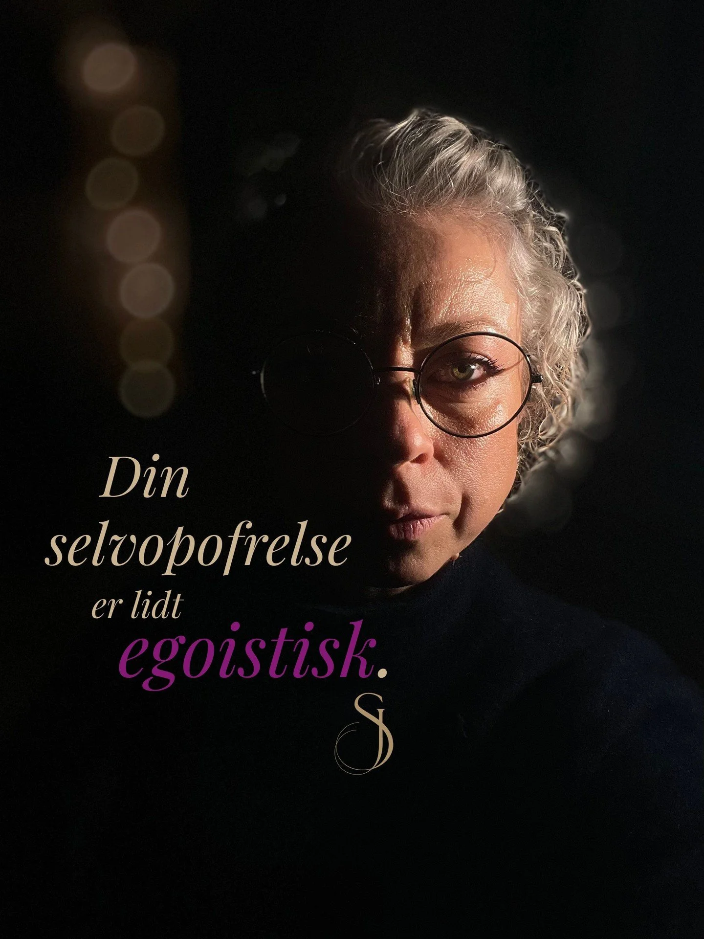 Healing handler ikke om at blive bedre til at v&aelig;re der for andre.

Hvis det er det, du har fokus p&aring;, s&aring; vil jeg vove at p&aring;st&aring;, at det er et traumespor i forkl&aelig;dning.

Det er helt ok.
Jeg kender det.

Jeg har bokset