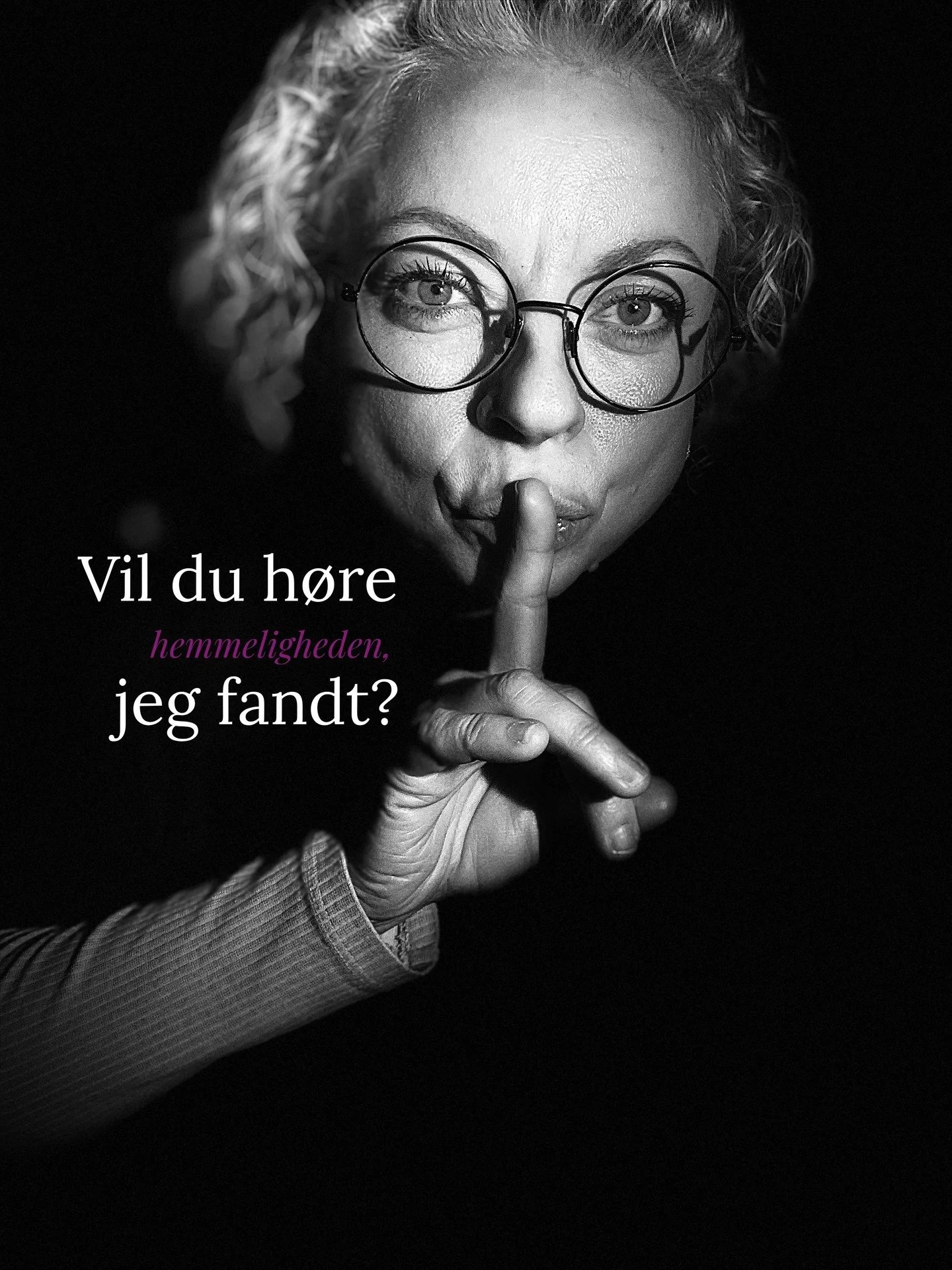 Jeg ved mindre om mit livs retning end nogensinde f&oslash;r.

Men mere om mig selv end jeg nogensinde f&oslash;r har turdet m&aelig;rke.
S&aring;dan er det, n&aring;r modet til at blive st&aring;ende, langsomt flytter ind som en permanent beboer og 