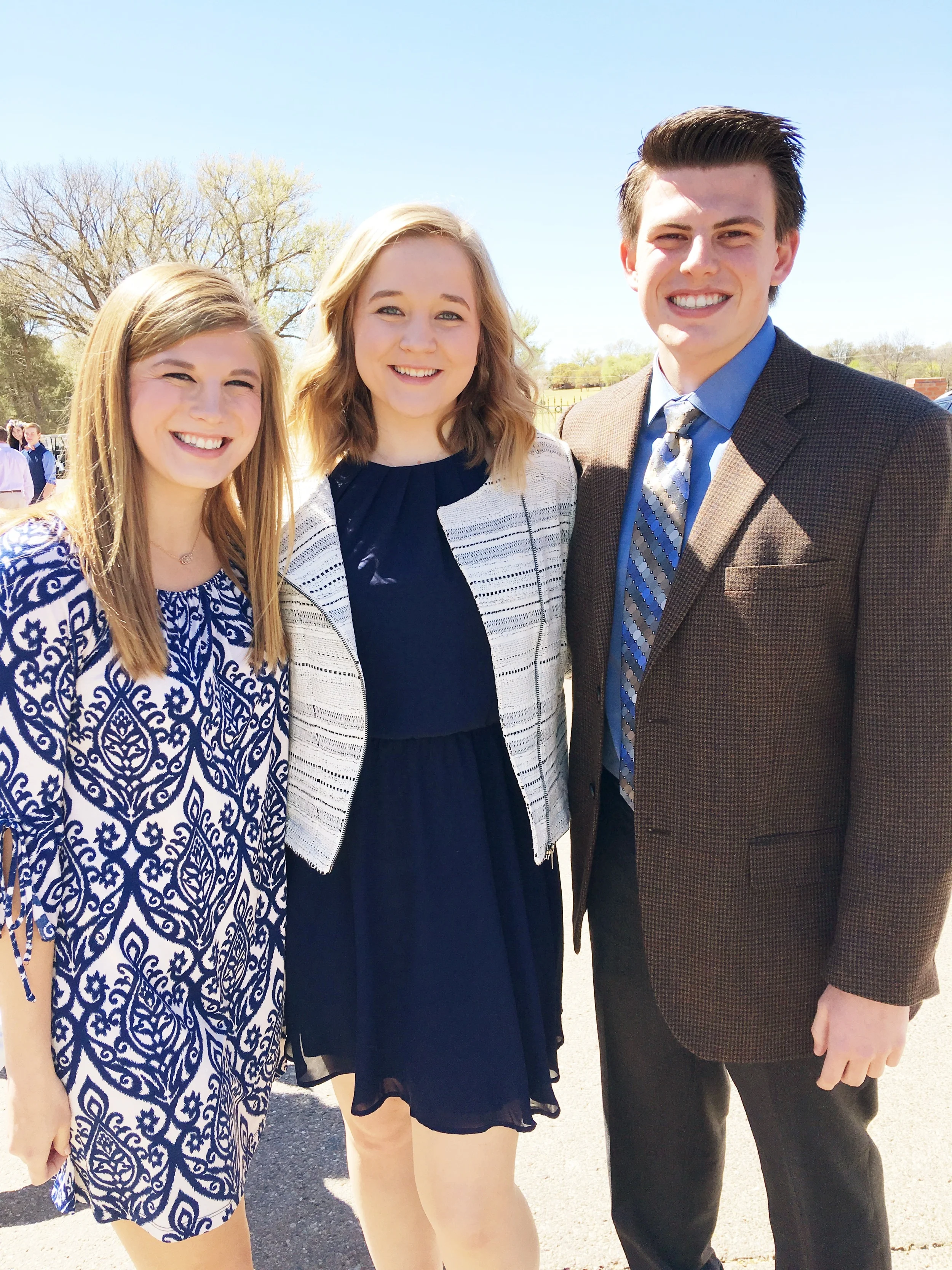  Such a good looking group of cousins.&nbsp; Don't you think?&nbsp; They didn't even plan it, but they totally matched!&nbsp;    