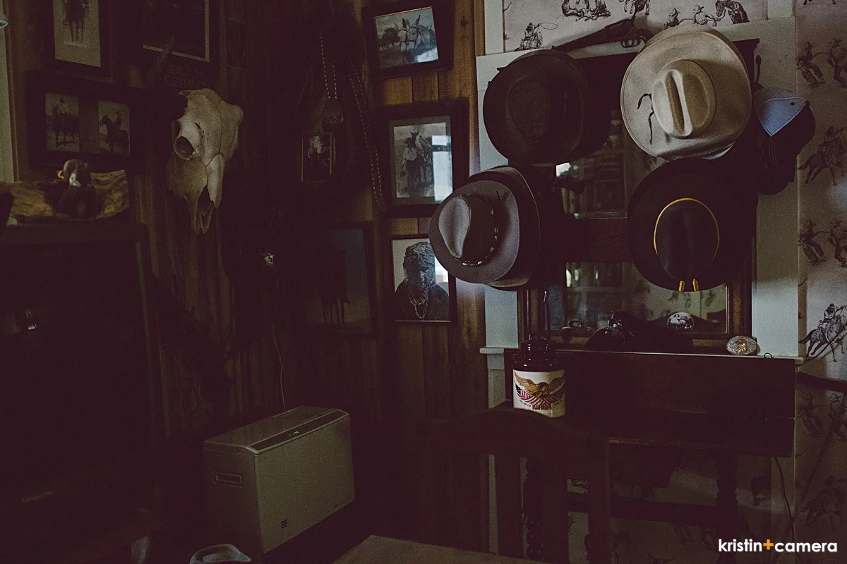  I snapped a few shots of mom's cabin. &nbsp;It's really got a good design vibe going on. &nbsp;    