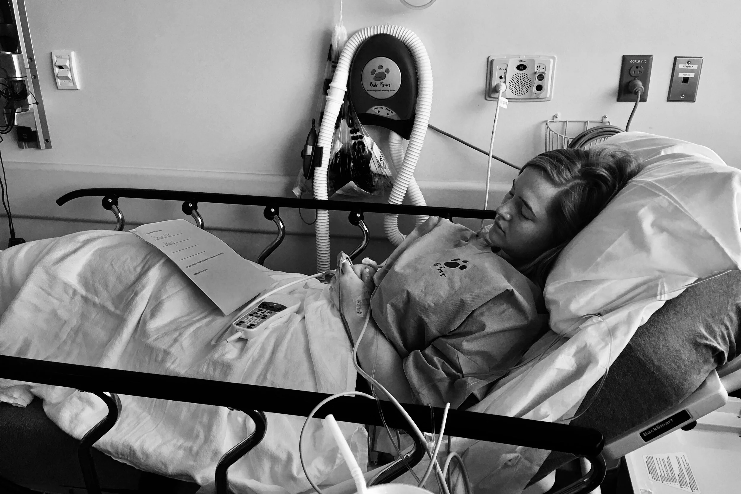  She slept on and off for a while. &nbsp;Devin made phone calls for work. &nbsp;And me? &nbsp;I sat and took photos. &nbsp;Gotta do something. &nbsp; 