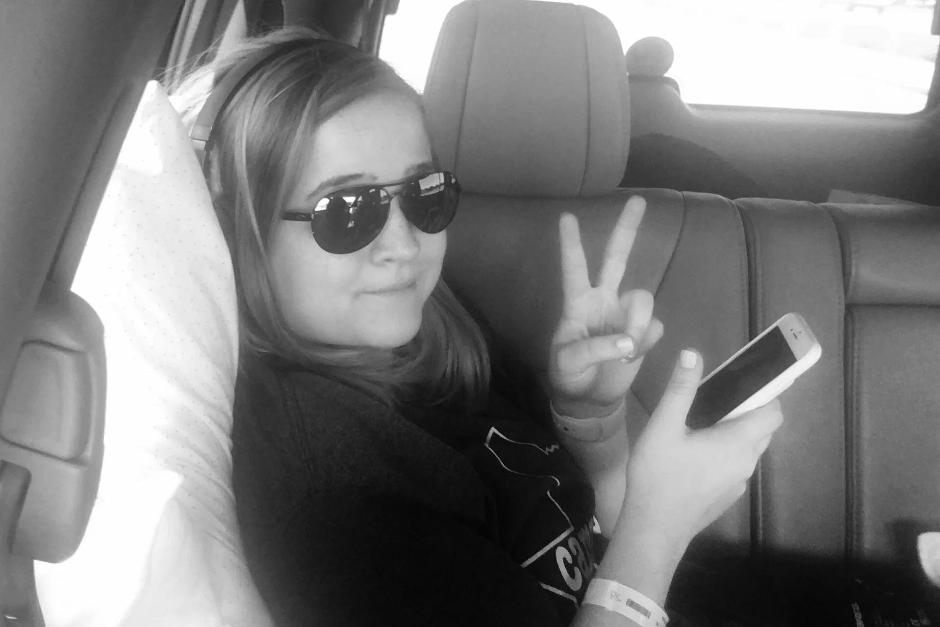  The girl had to catch up on her social media. &nbsp;Hello! &nbsp; 