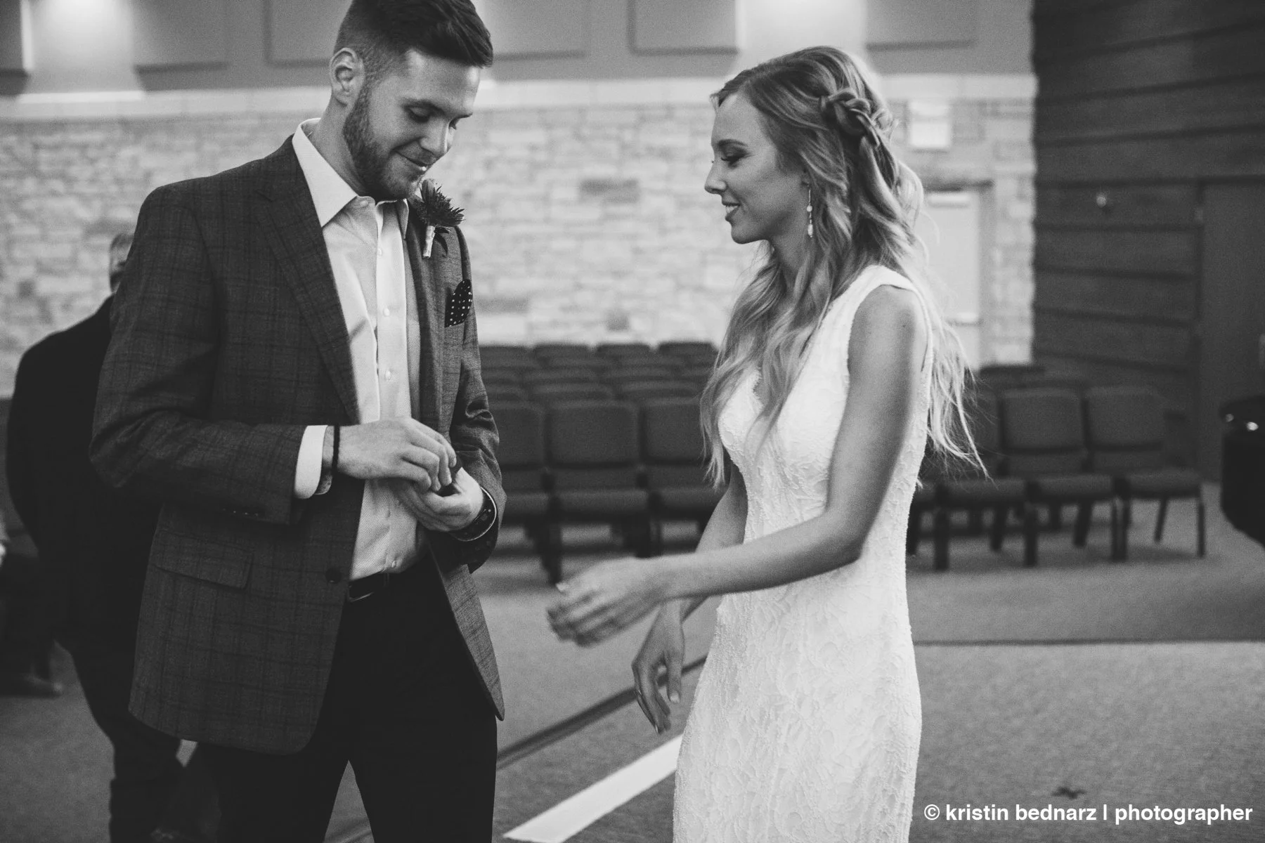 kristin_bednarz_wedding_photographer_20190214_00028sneak_peek.JPG