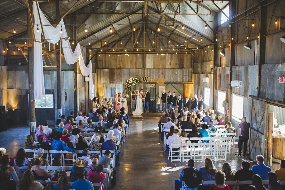  Kitalou definitely photographs very well.  No.  They do not have a balcony, but I always carry a monopod and raise my camera up with a timed release to get an over view of the day.  LOVE this!!!  