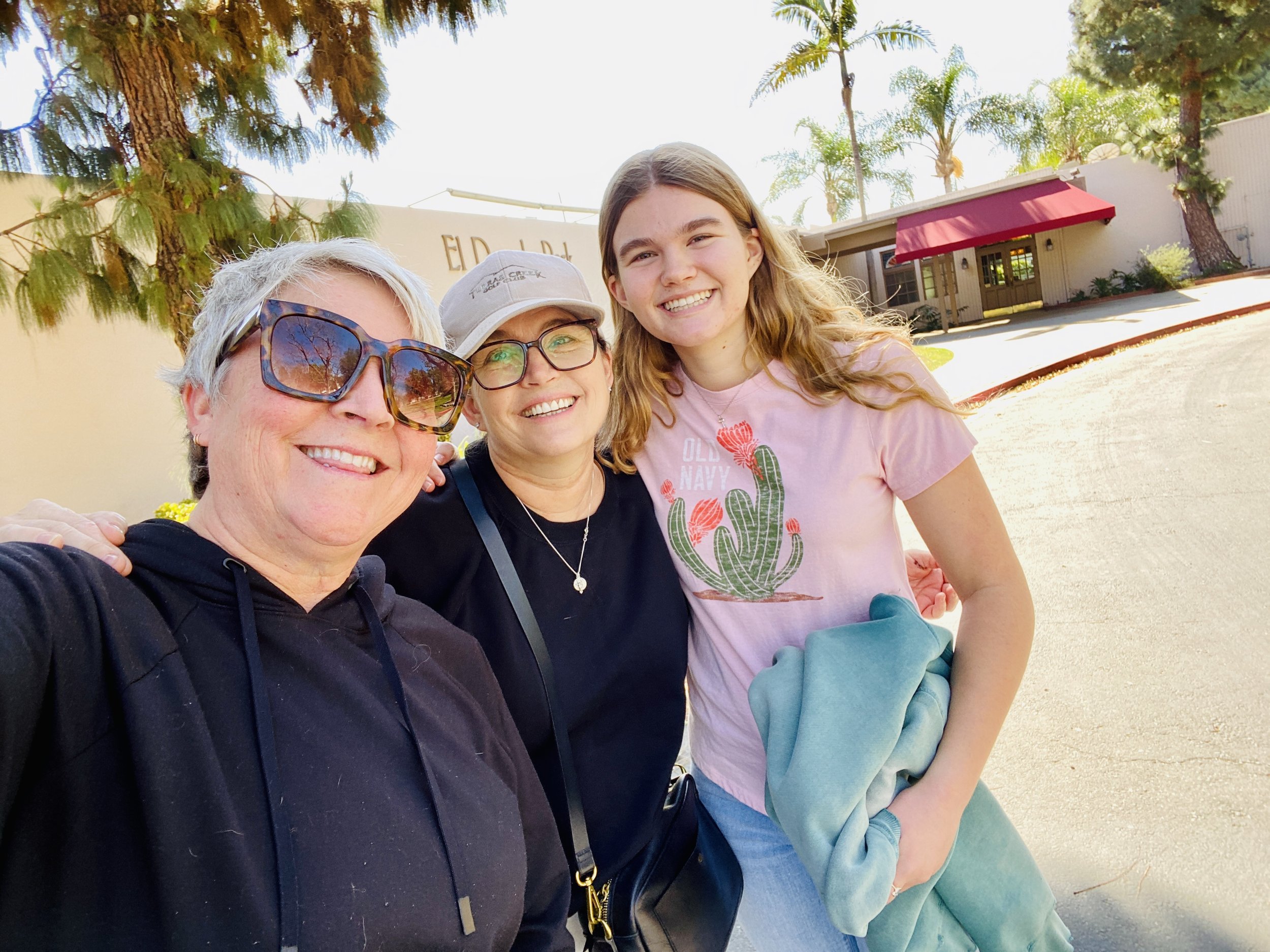  Me, Kim and Hope all hanging out in the sunshine! 