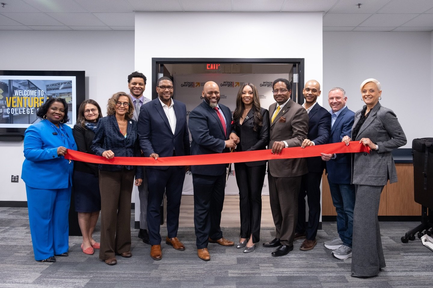 ✂️ A new chapter begins in the Discovery District! ✂️

Congratulations to @venturexcollegepark on their grand opening! Owned and operated by UMD alum 🐢 @monieshashorter , the space brings flexible offices, coworking areas, and a community-driven env