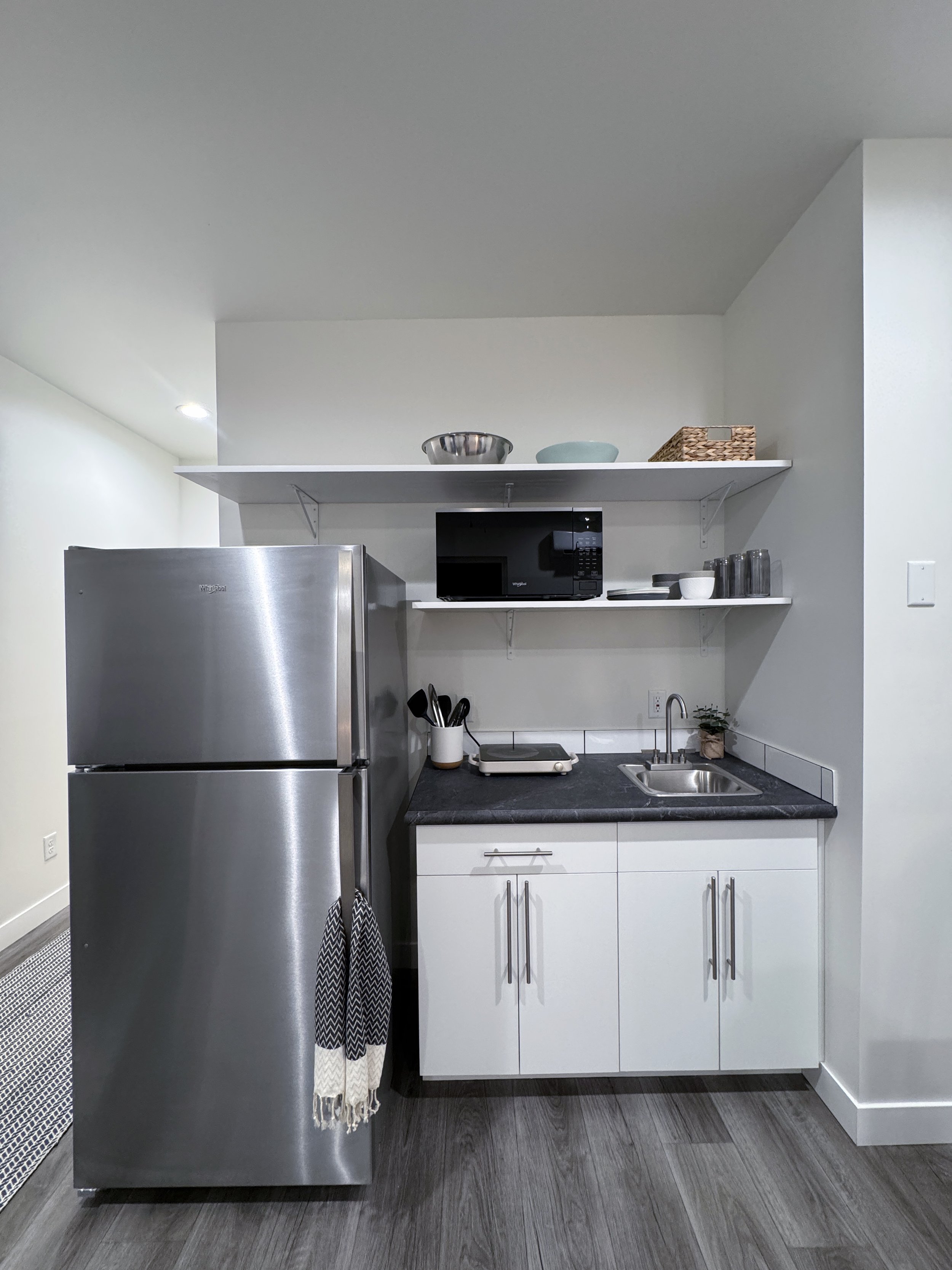 Studio-_0002_kitchen.jpg