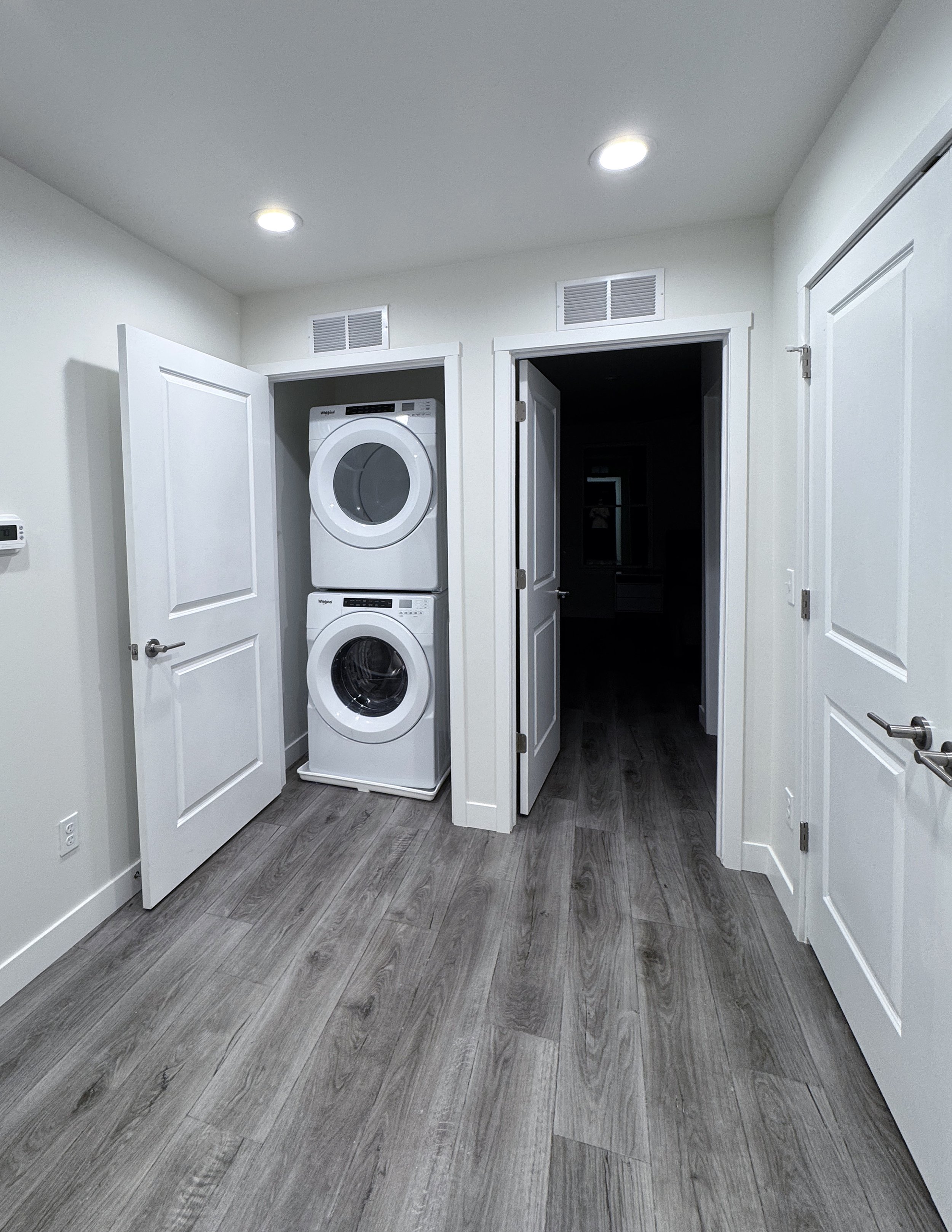 2Bed-_0012_Washer Dryer.jpg