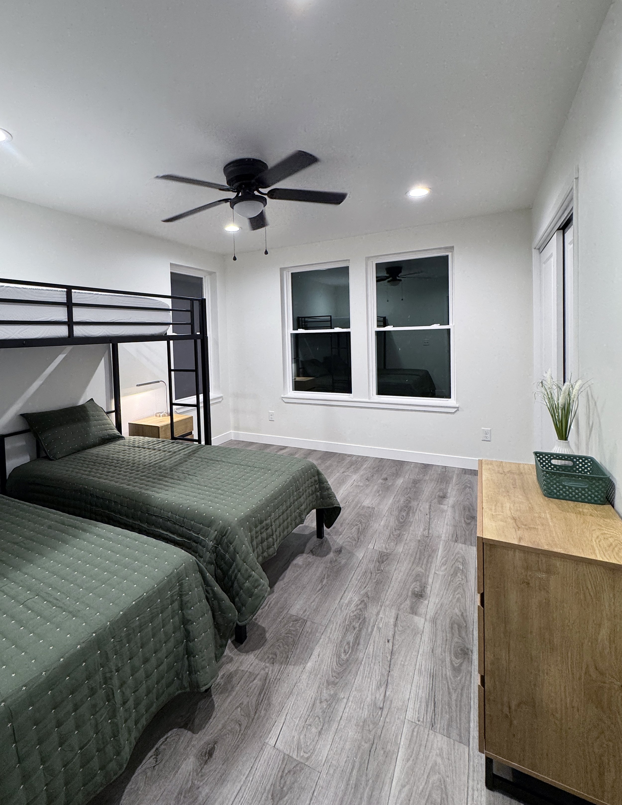 2Bed-_0008_Guest Bunk2.jpg