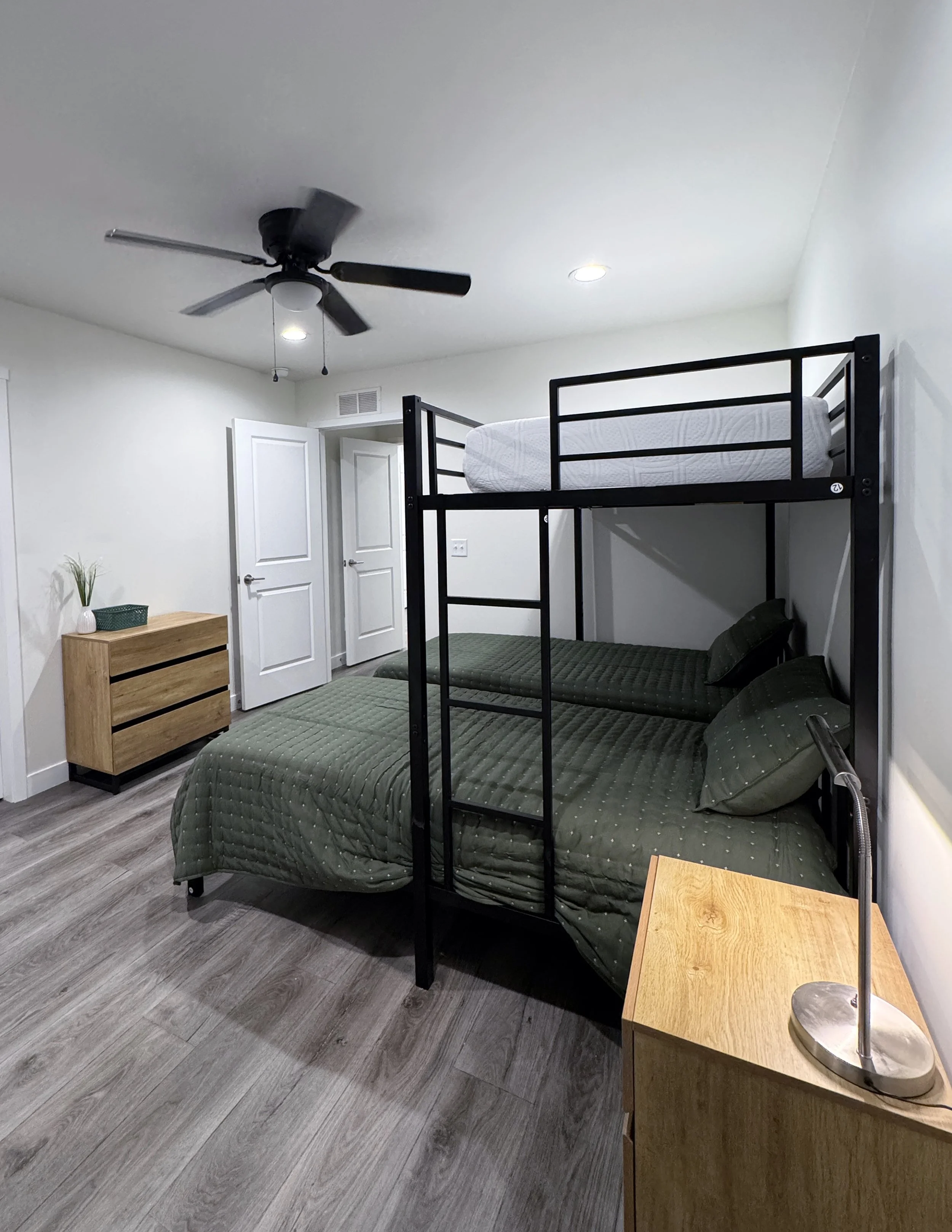 2Bed-_0007_Guest Bunk.jpg