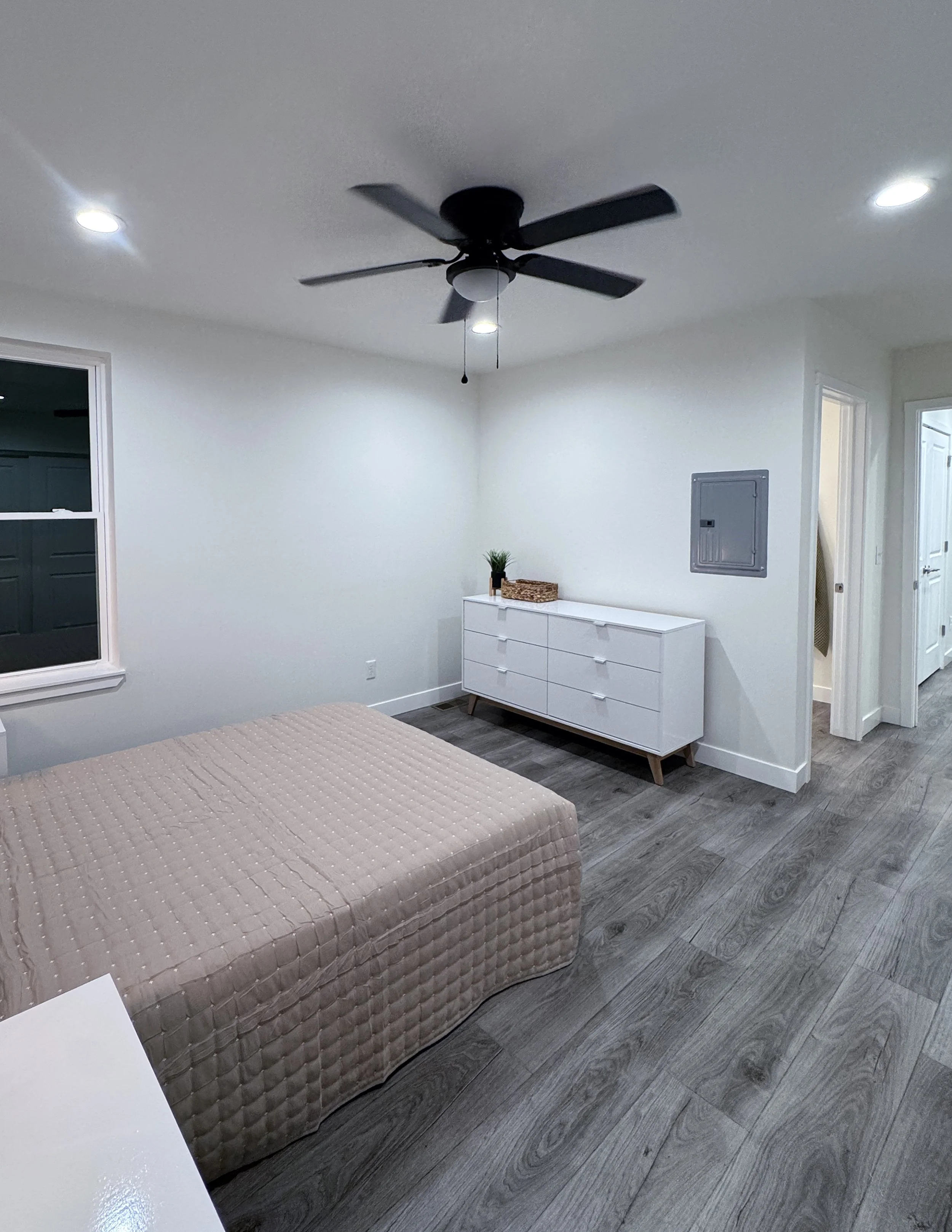 2Bed-_0004_Main Bed.jpg