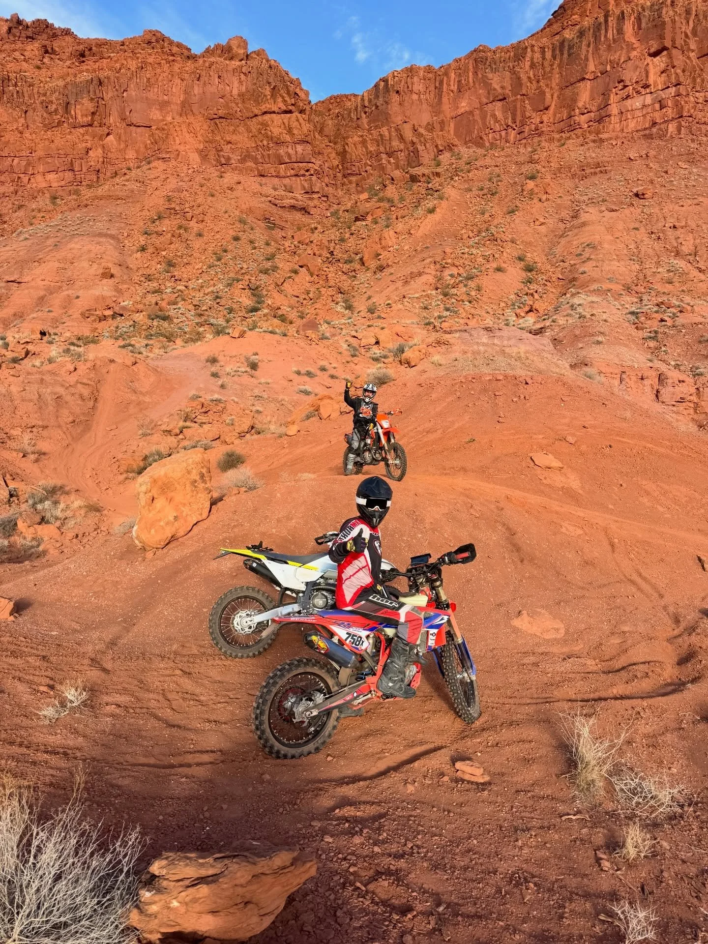 Just a handful of spots left for the pro-led riding clinic! Enjoy some snaps from the clinic last year - we&rsquo;d love to have you this year! 

#moto #dirtbike #mentalhealthmatters #enduro #dirtbikelife