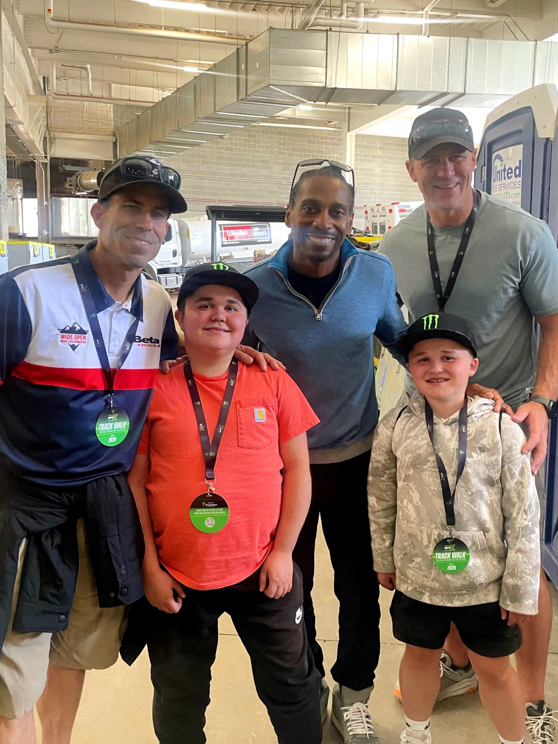 Meeting the legend James &ldquo;Bubba&rdquo; Stewart at Supercross 🔥

Thank you for the awesome experience!!