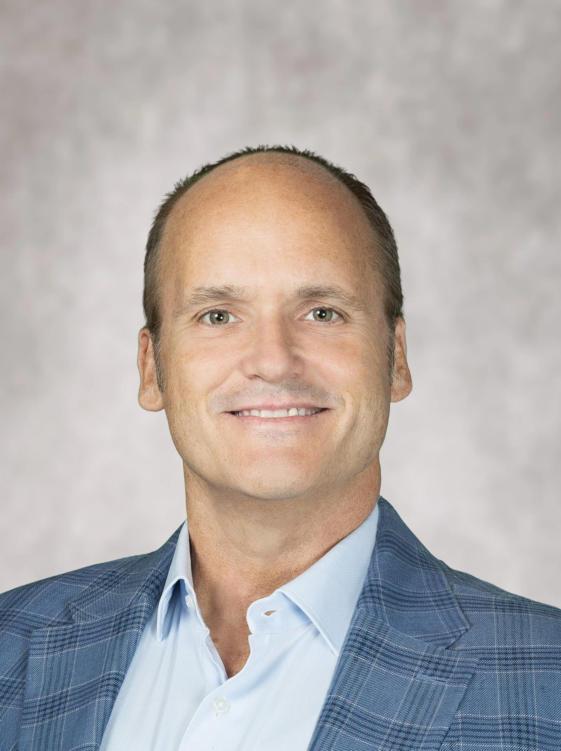 michael-mackinnon-up-to-10-inch-usage close up.jpg