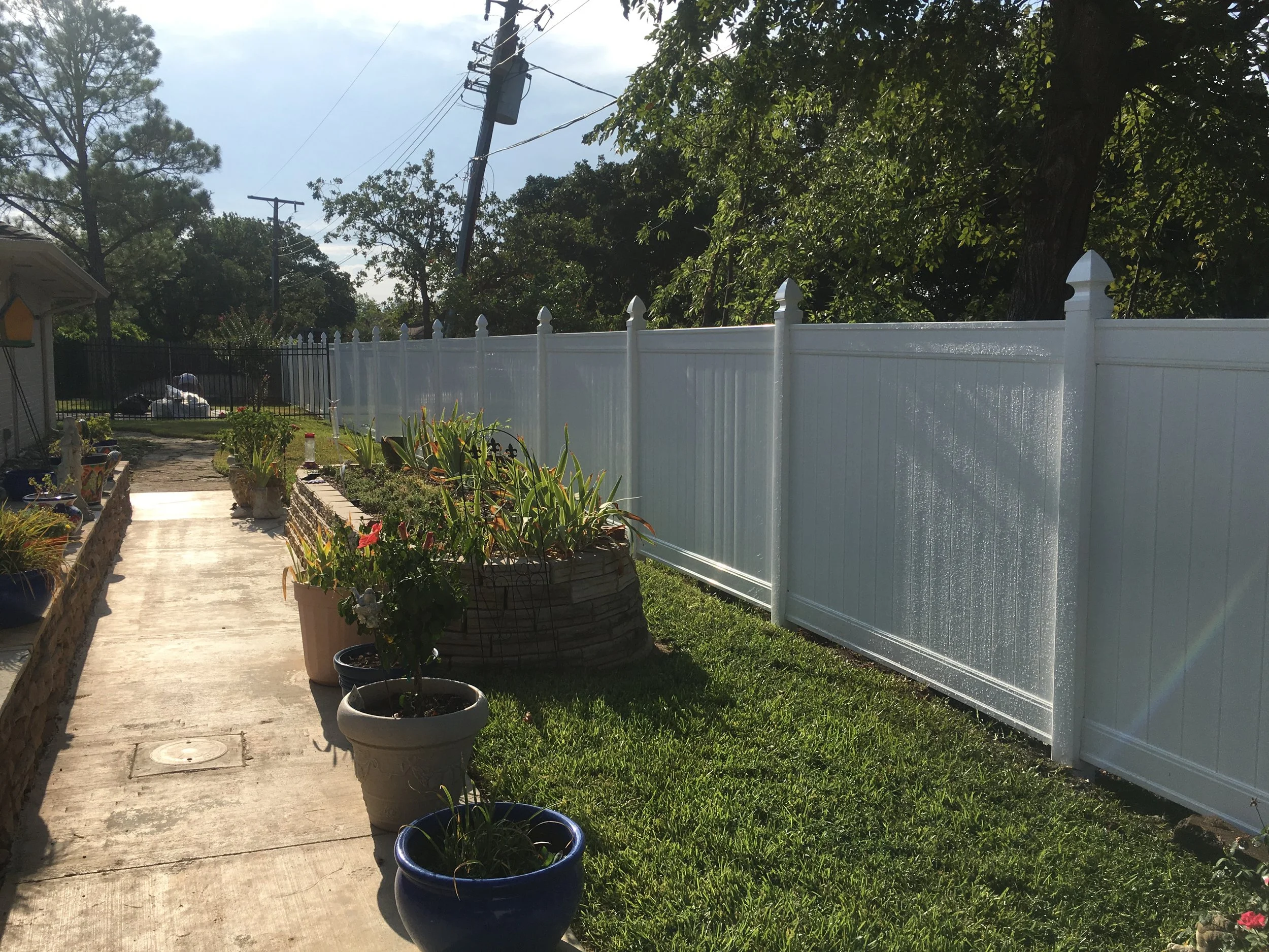 vinyl fence.jpg
