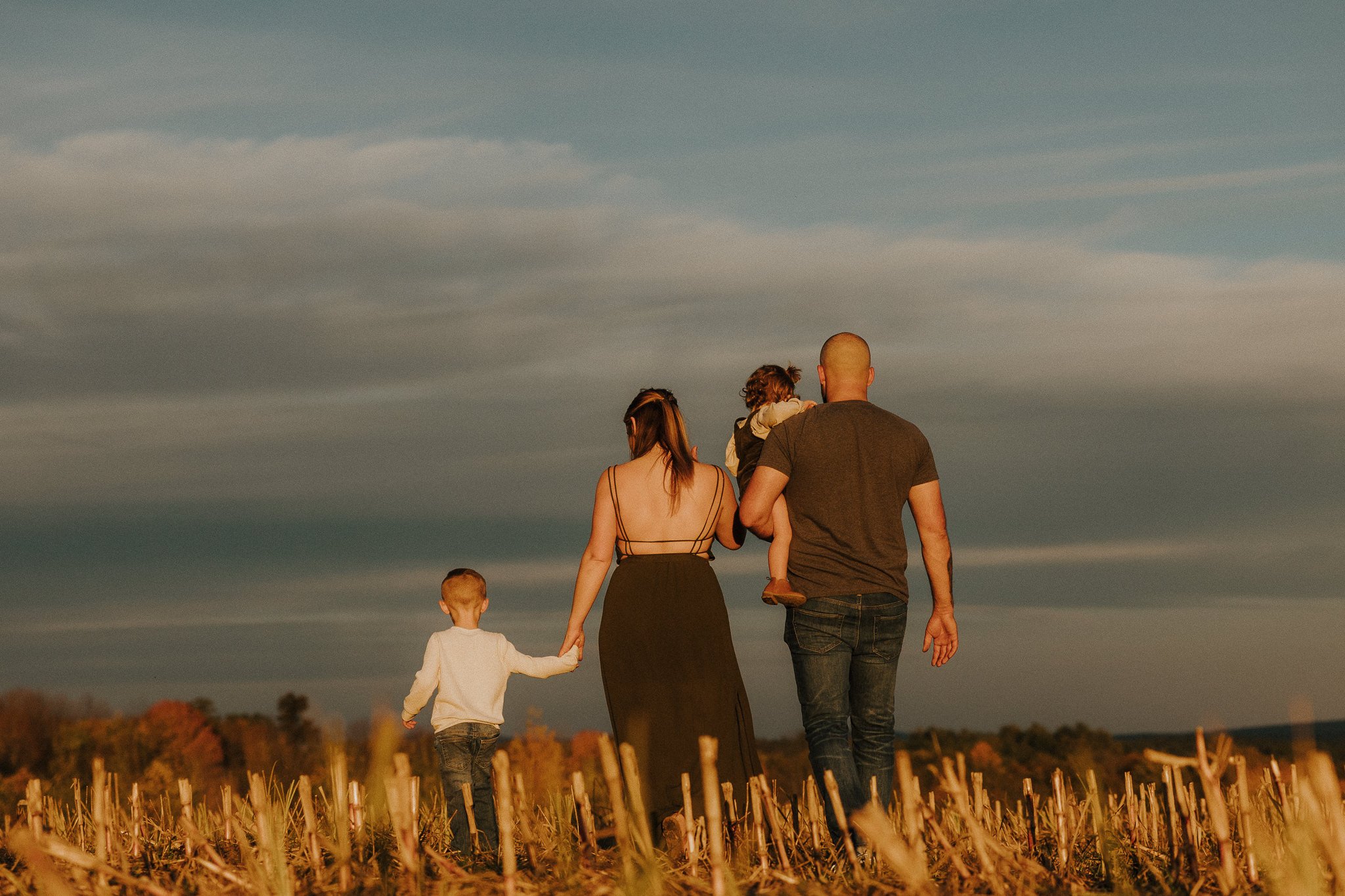 sunset-family-portraits-central-massachusetts-family-farmer-creative-photographer