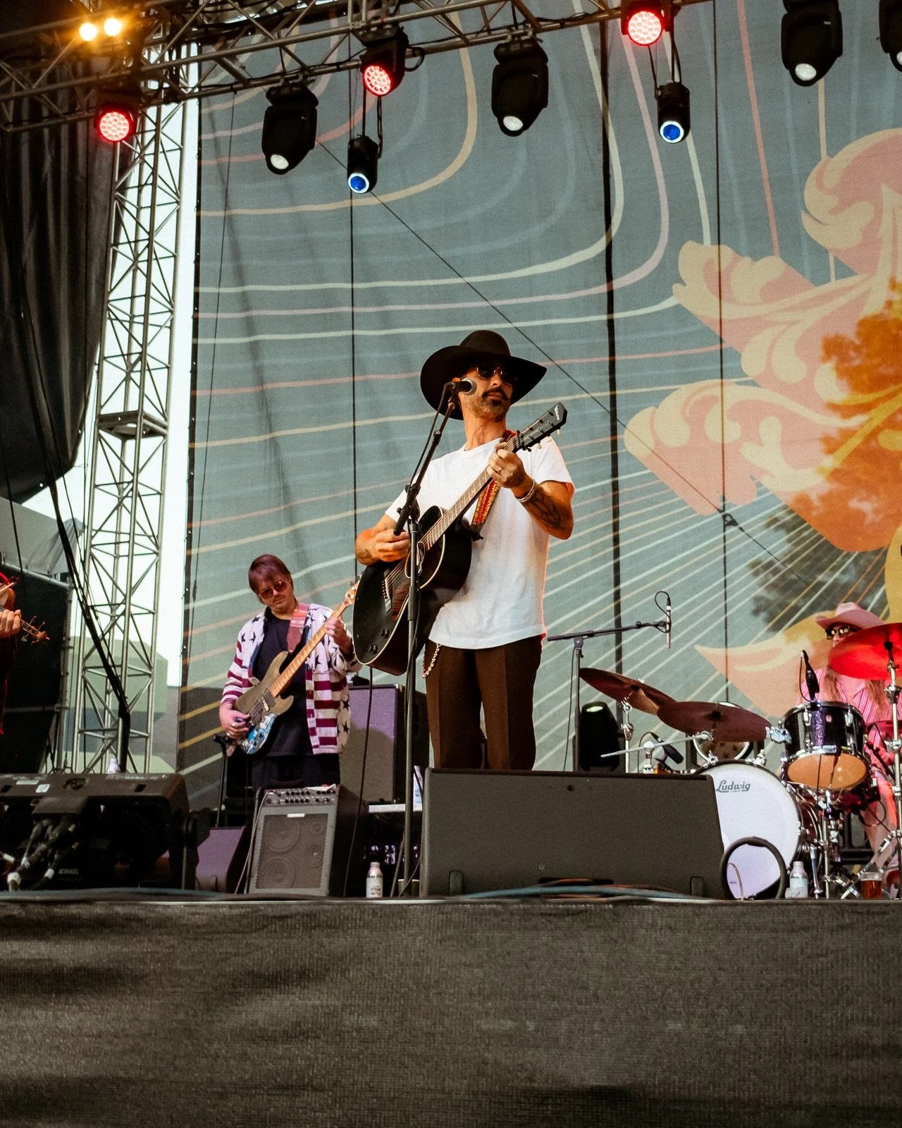 10/10 recommend going to a @ryanbinghamofficial concert on a Monday night with your best friends. It was the best way to start my busy month of June. 

#fujix100v #ryanbingham #treehouse #treehousesummerstage #texasgentlemen