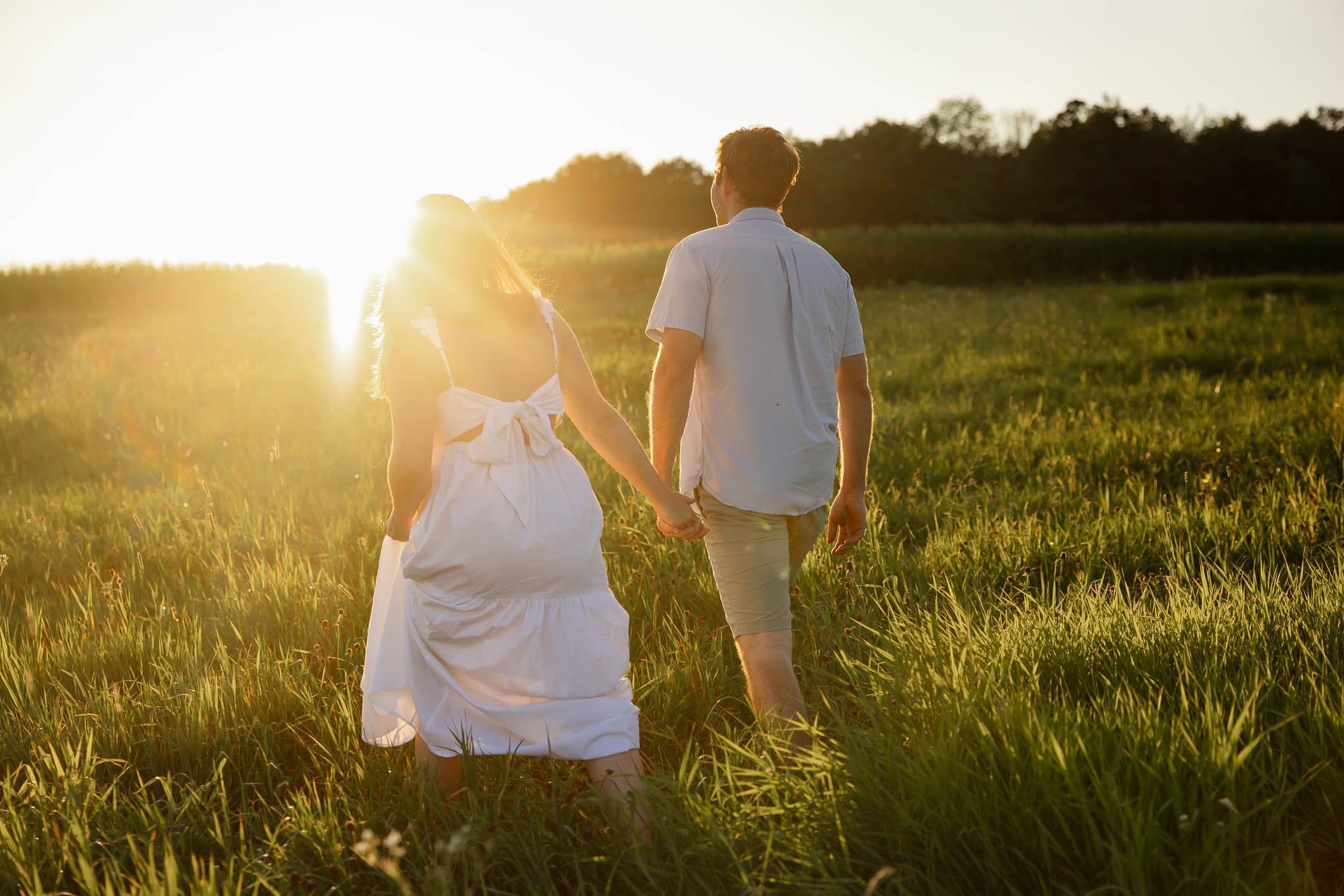 couple-walking-sunset-portraits-central-massachusetts-family-farmer-creative-photographer-new-england