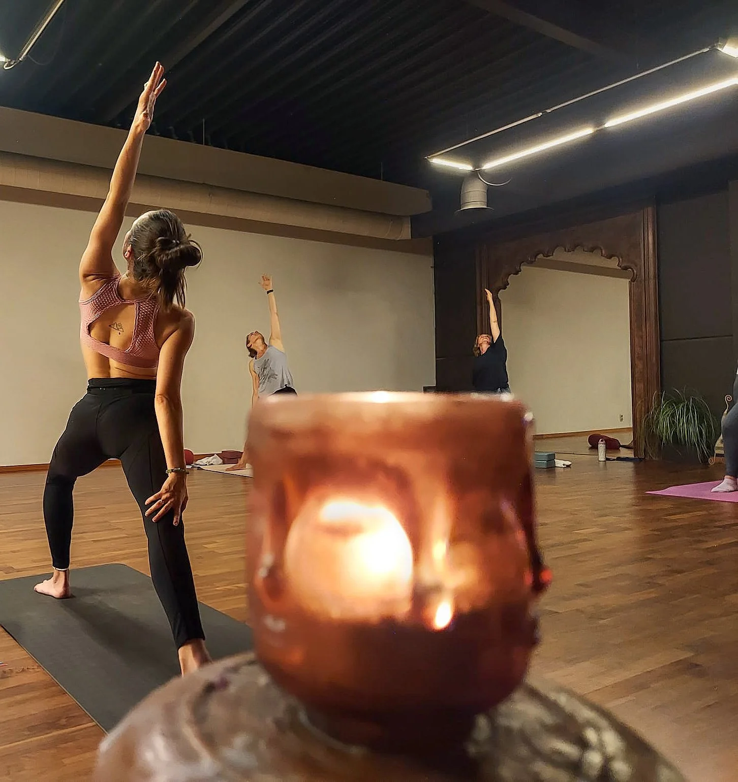 Groepsyoga les in Diksmuide en Oostduinkerke bij Power Mind Yoga