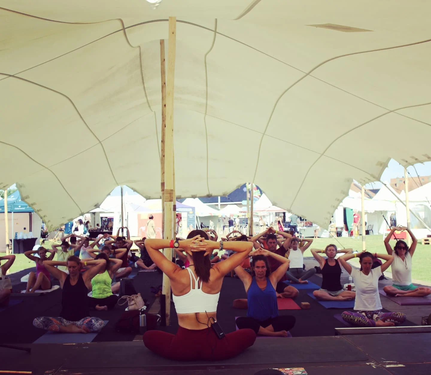 Yoga workshop tijdens bedrijfsevenement in West-Vlaanderen