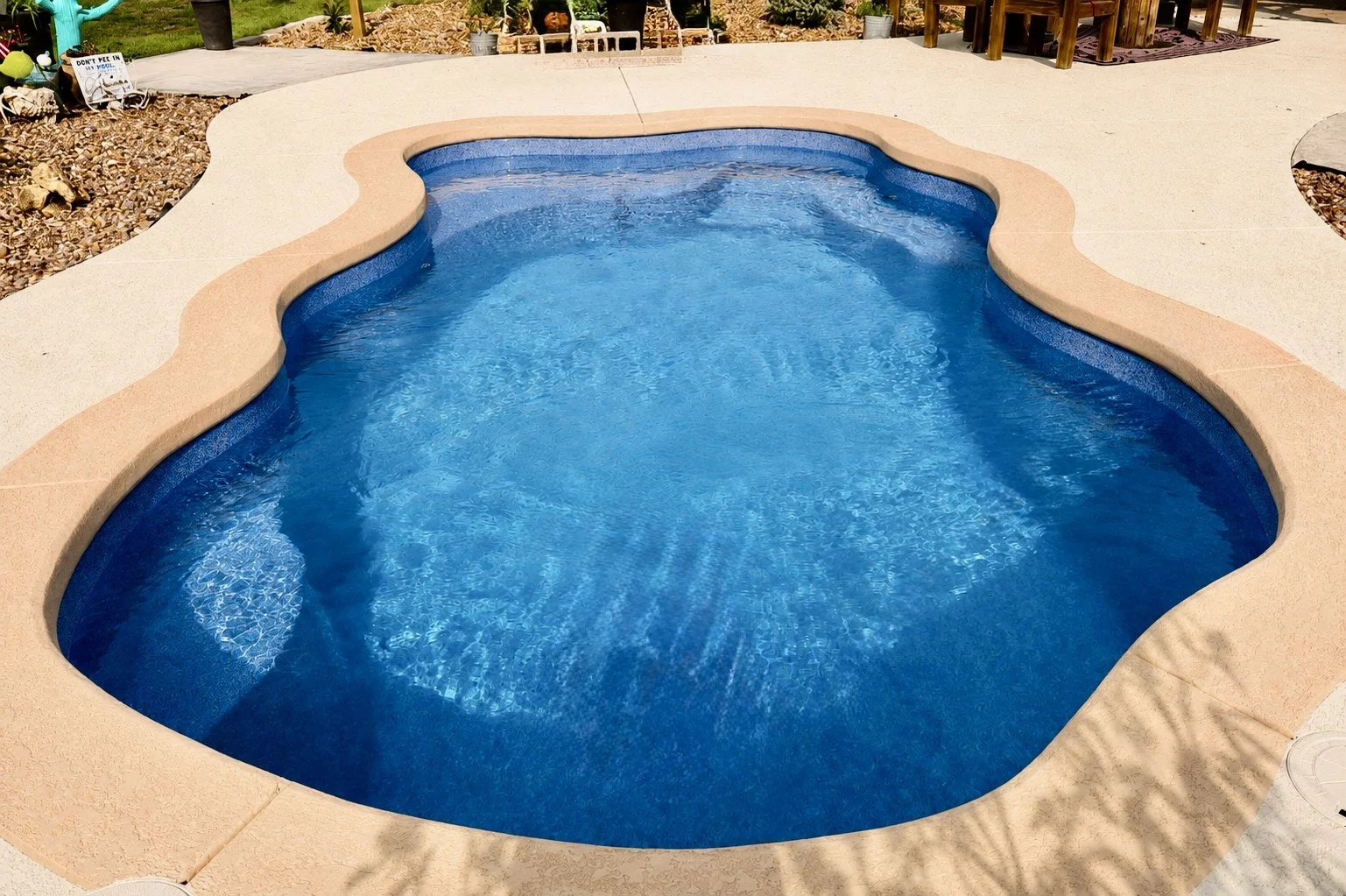 Pleasant Cove in Sapphire Blue - Latham Pools