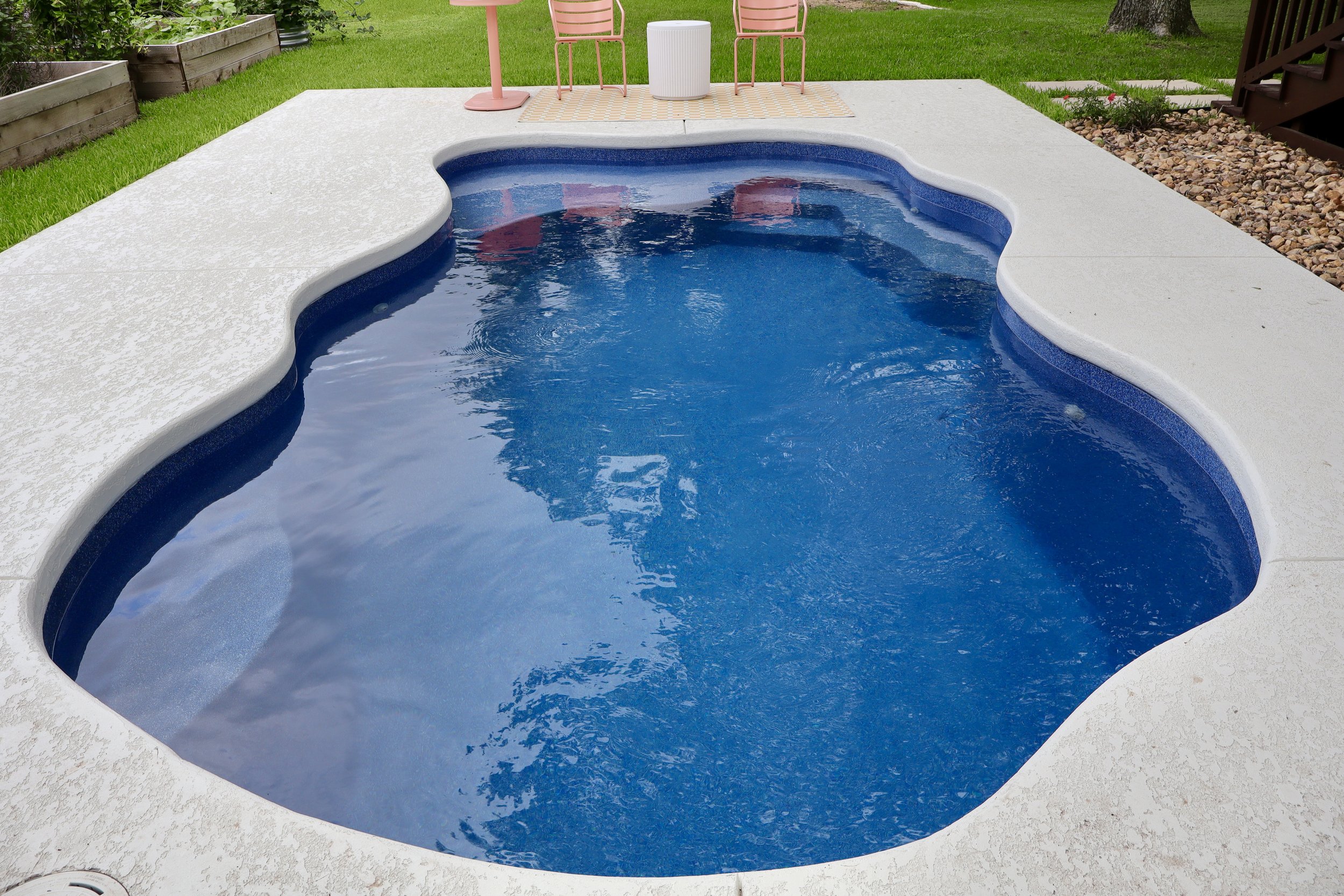 Pleasant Cove in Sapphire Blue - Latham Pools