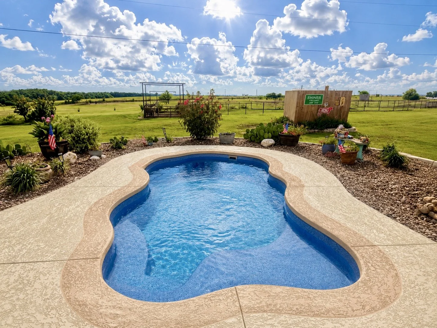 Pleasant Cove in Sapphire Blue - Latham Pools