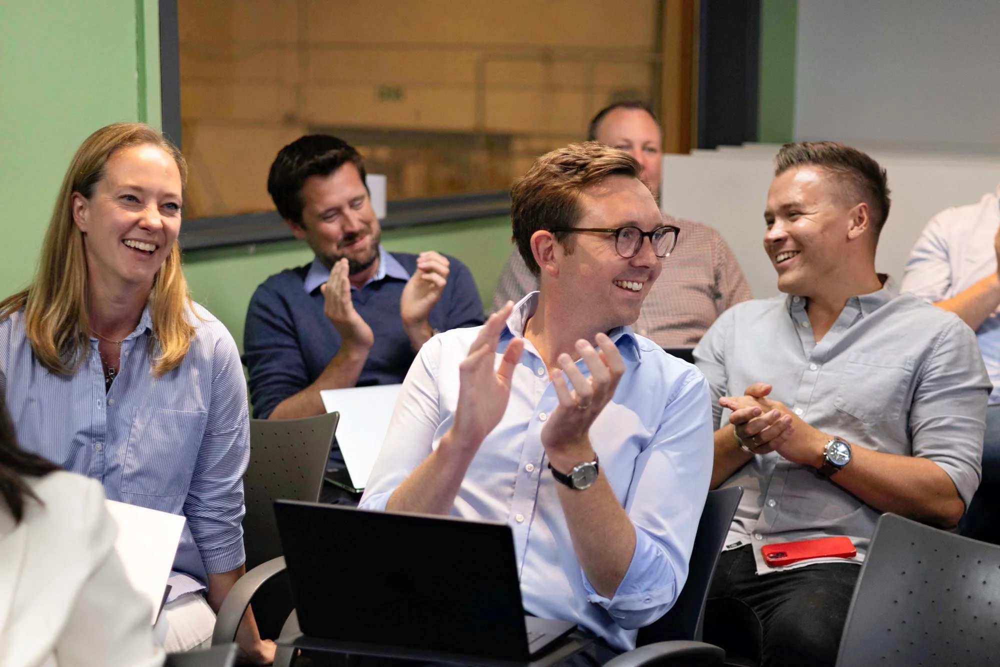 How can AI agents act as internal critics to improve pitch win rates?