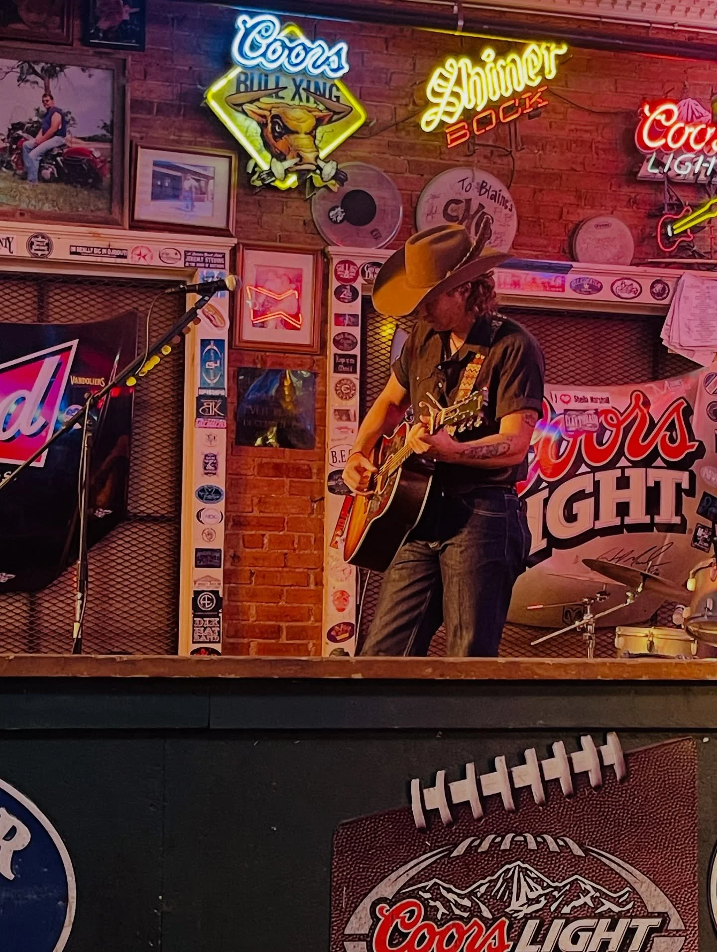 Me and Parker wrote this song about a stripper from San Angelo, Tx..
&bull;
Had an absolute blast last night @blainespub, thanks for having us y&rsquo;all! Poteet, Tx. Tonight! you guys come on out.