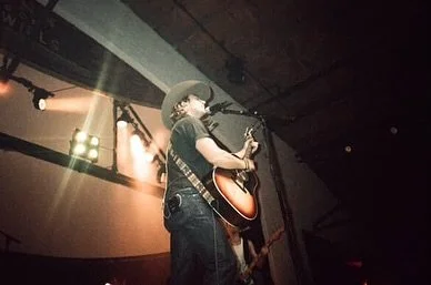 Met the devil at a sold out @cainsballroom with @joshmeloymusic  Made some new friends and saw some old faces. Thank you Tulsa, Oklahoma! Can’t wait to do it again soon.
•
📸: @gcvfilm
