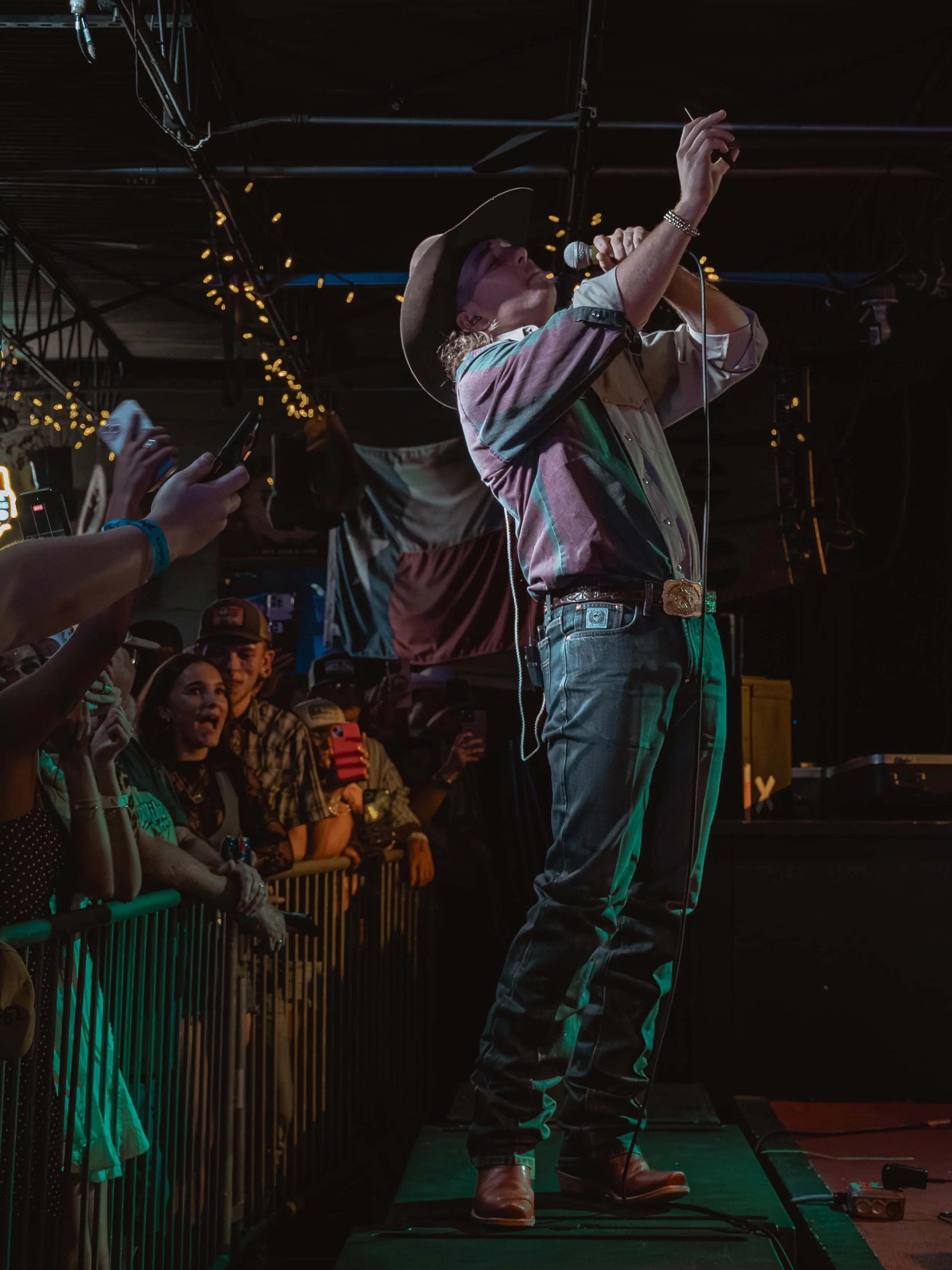 Biggest night of my career last night @floorecountrystore. No words to describe it. @acllive tonight with the legend @patgreenmusic. If im dreaming don&rsquo;t wake me up. Love y&rsquo;all to the moon! 

🧢: @oghatco 
🥾: @fenogliobootco 
📸: @fletch