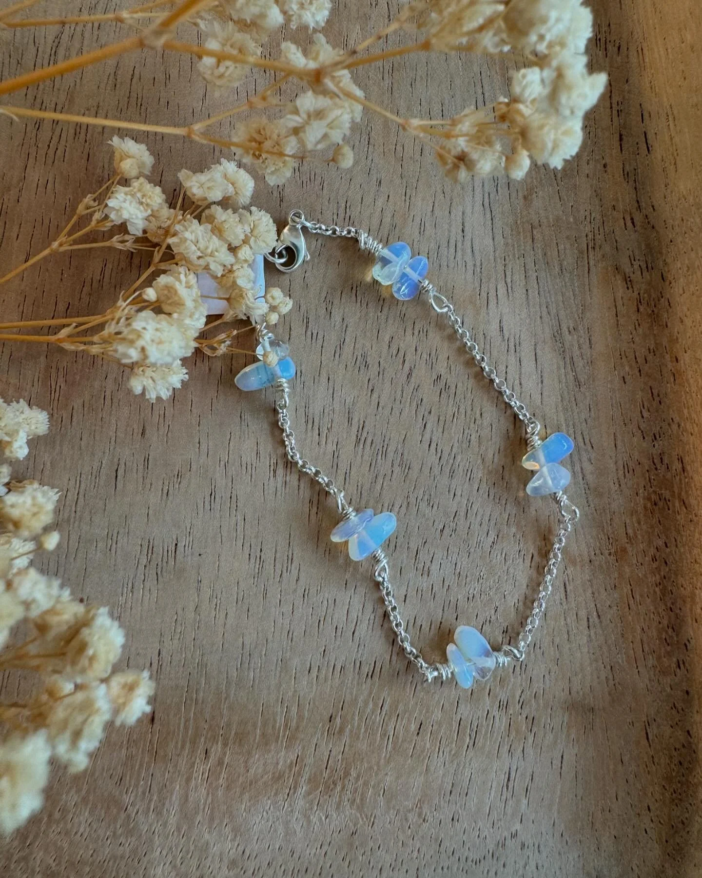 Bracelets en argent 925 et ses pierres de couleurs 🤍🩷💛💜
✨Opale✨
✨Morganite✨
✨Citrine✨
✨Am&eacute;thyste✨

#amethystjewelry #opale #citrine #gemme #stone #stonejewelry #silver #silverjewelry #bijoux #bijouxcreateur #faitmain #handmade #jewelry #co