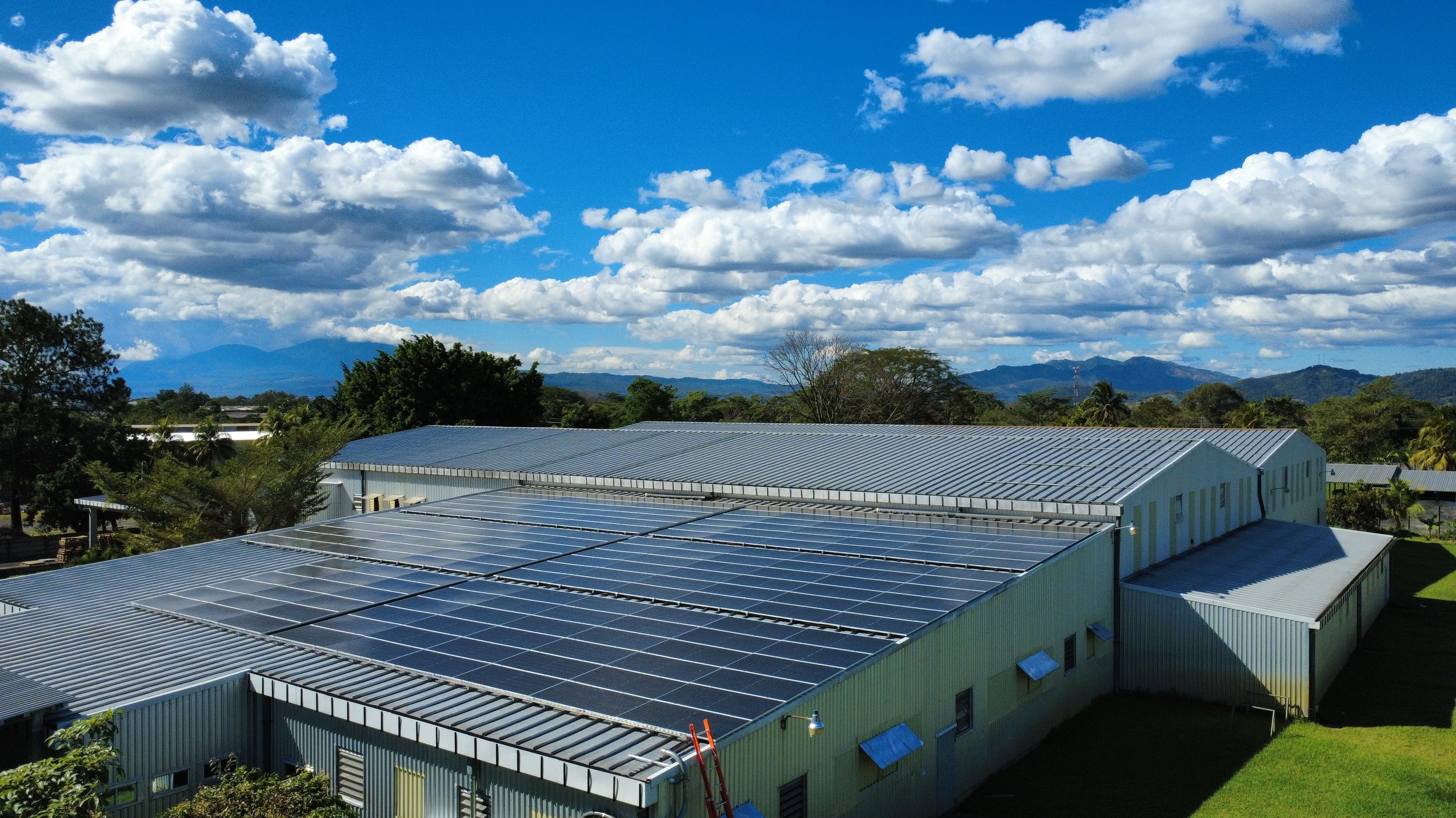 Planta solar talleres conquistador BENNU SOLAR