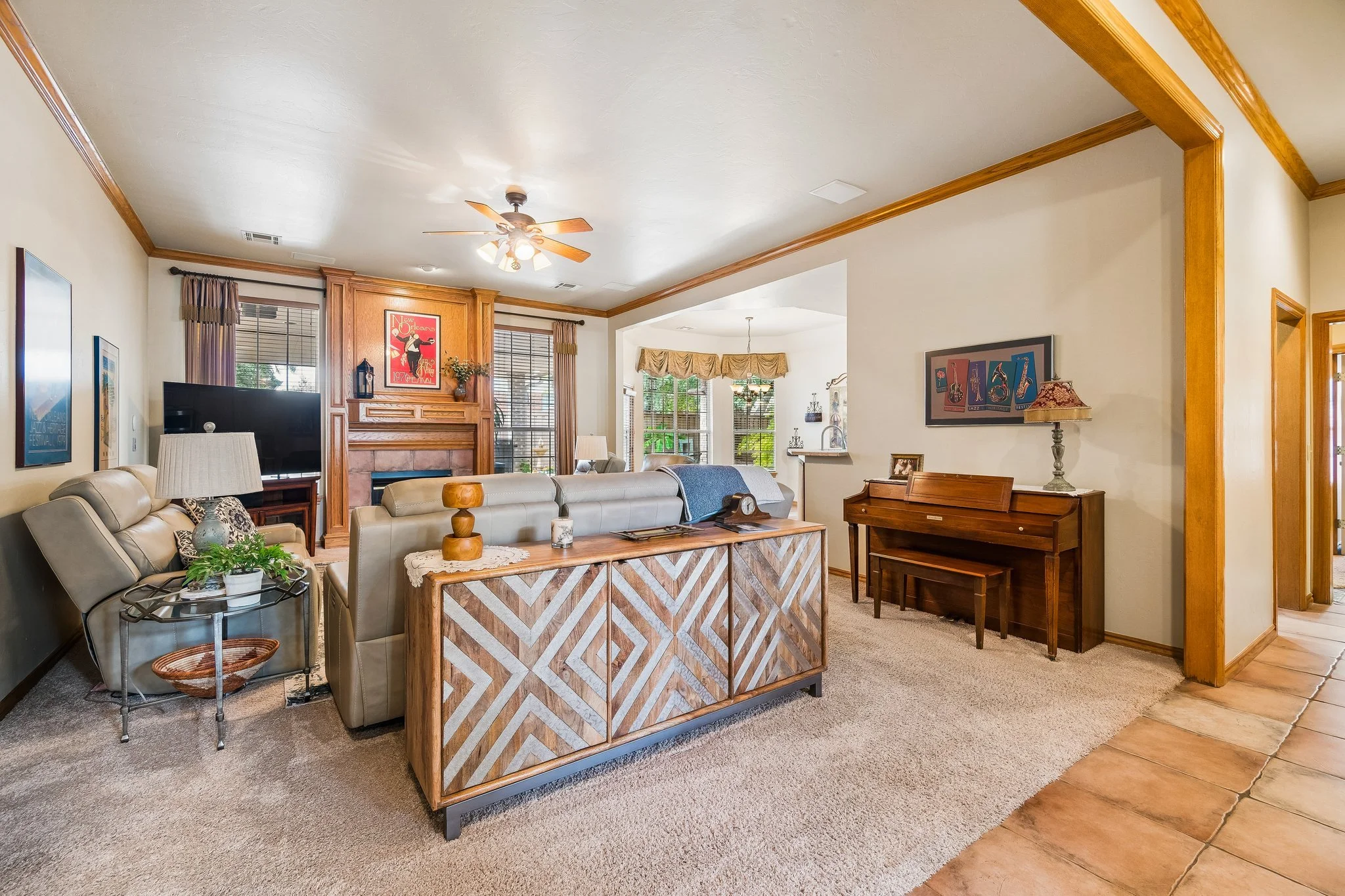 9-web-or-mls-407 Tumbleweed Rd_010.jpg