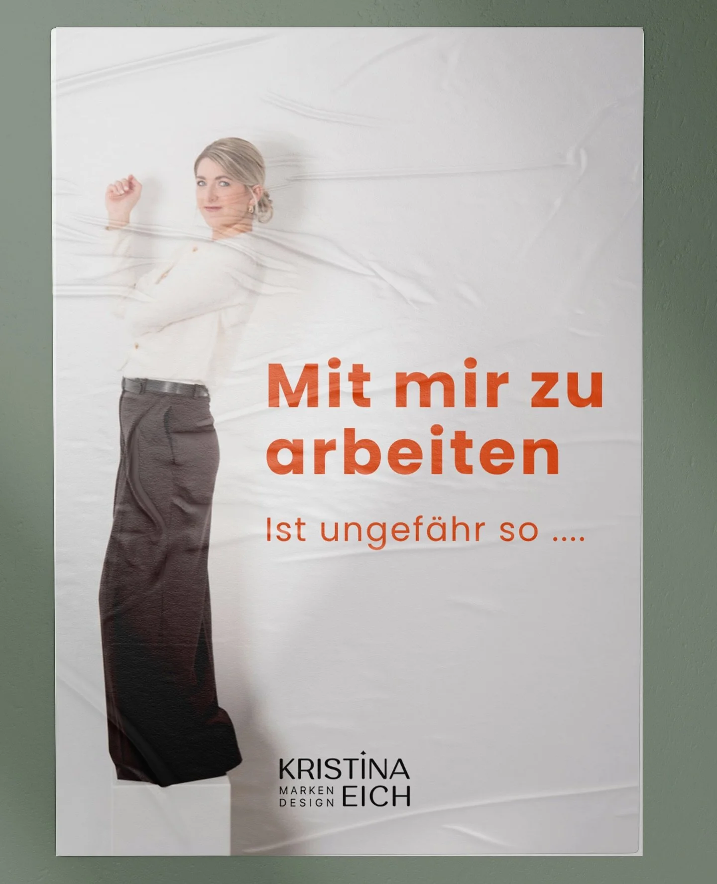 Mit mir zu arbeiten ist nicht: &bdquo;Anfrage schicken &rarr; Design bekommen.&ldquo;

Es ist ein bisschen mehr als das.
 Ich bin tats&auml;chlich into it.
Ich denke &uuml;ber deine Marke nach &ndash; &ouml;fter als ich sollte. Ich will, dass es sich